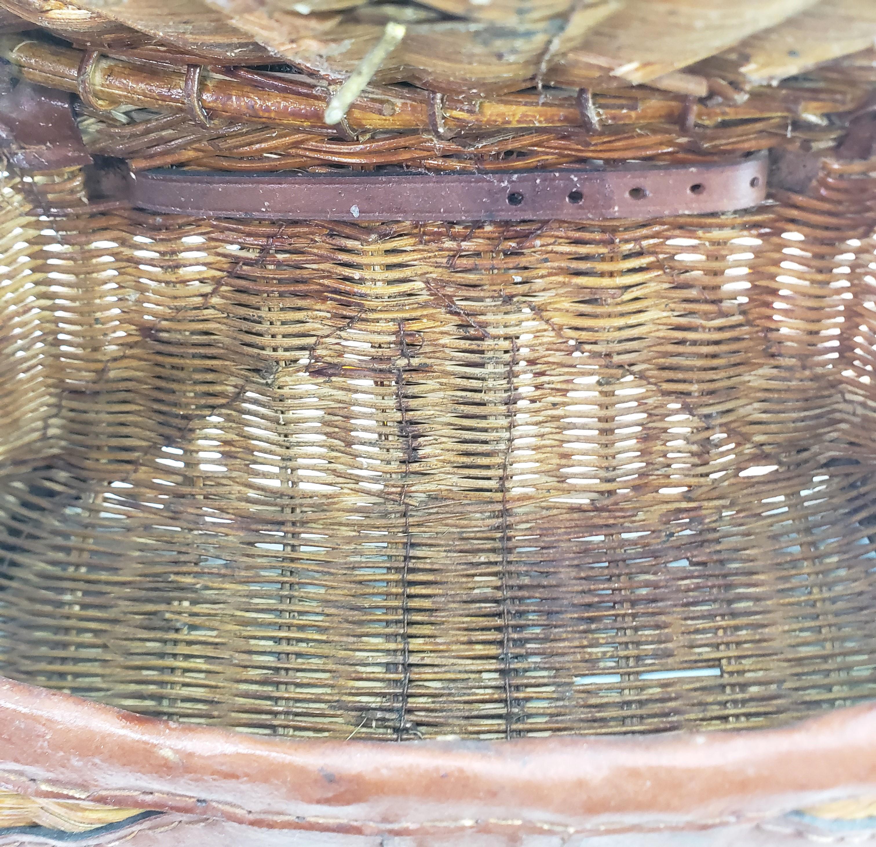 Antique British Hong Kong Wicker & Leather Fishing Creel or Basket with Straps For Sale 7