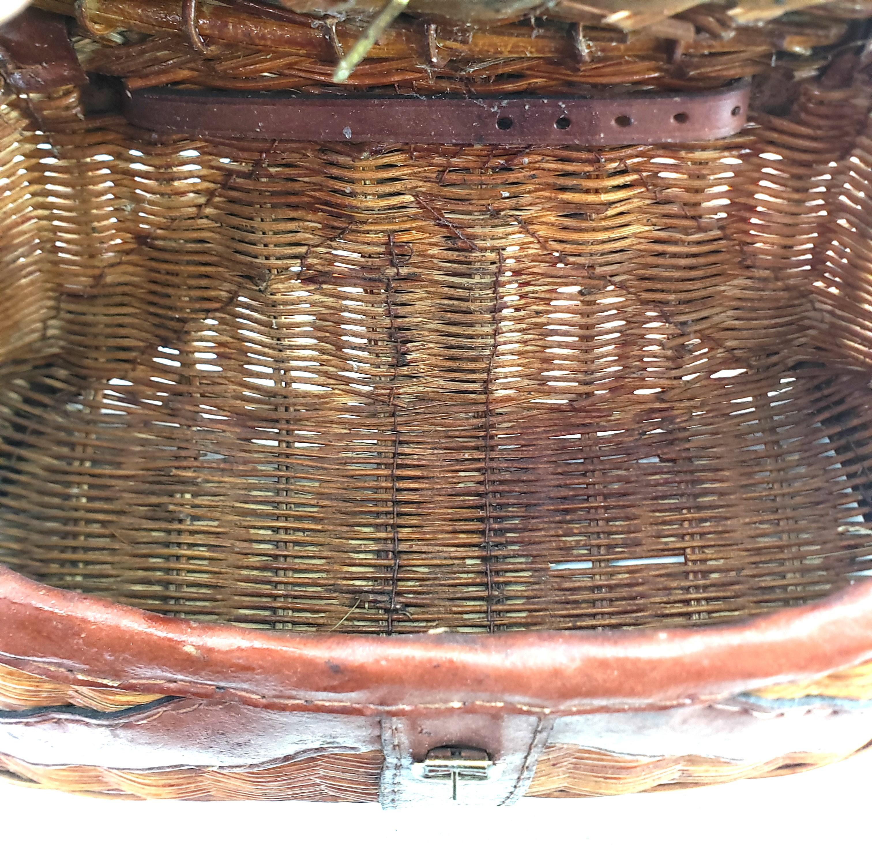 Antique British Hong Kong Wicker & Leather Fishing Creel or Basket with Straps For Sale 8