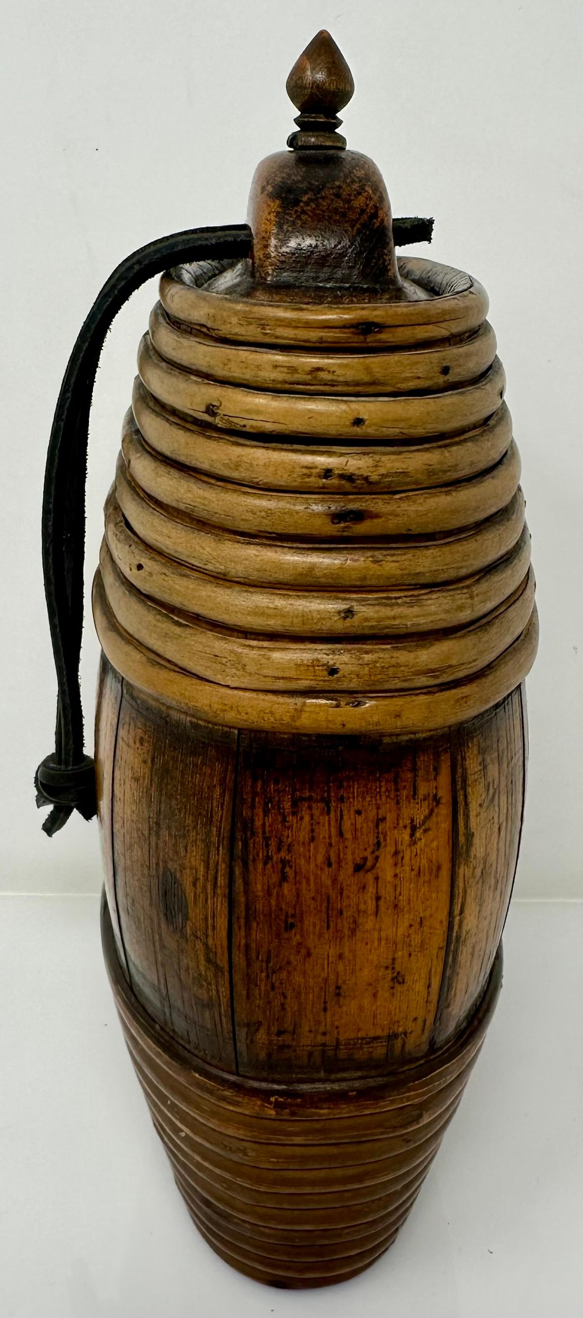 Antikes britisches indisches Korbweide-Erntegeschirr Canteen für Wasser oder Zider, um 1850. (Gehstock) im Angebot