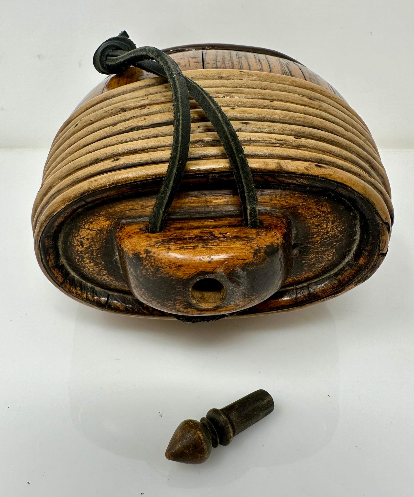 Antikes britisches indisches Korbweide-Erntegeschirr Canteen für Wasser oder Zider, um 1850. im Angebot 1