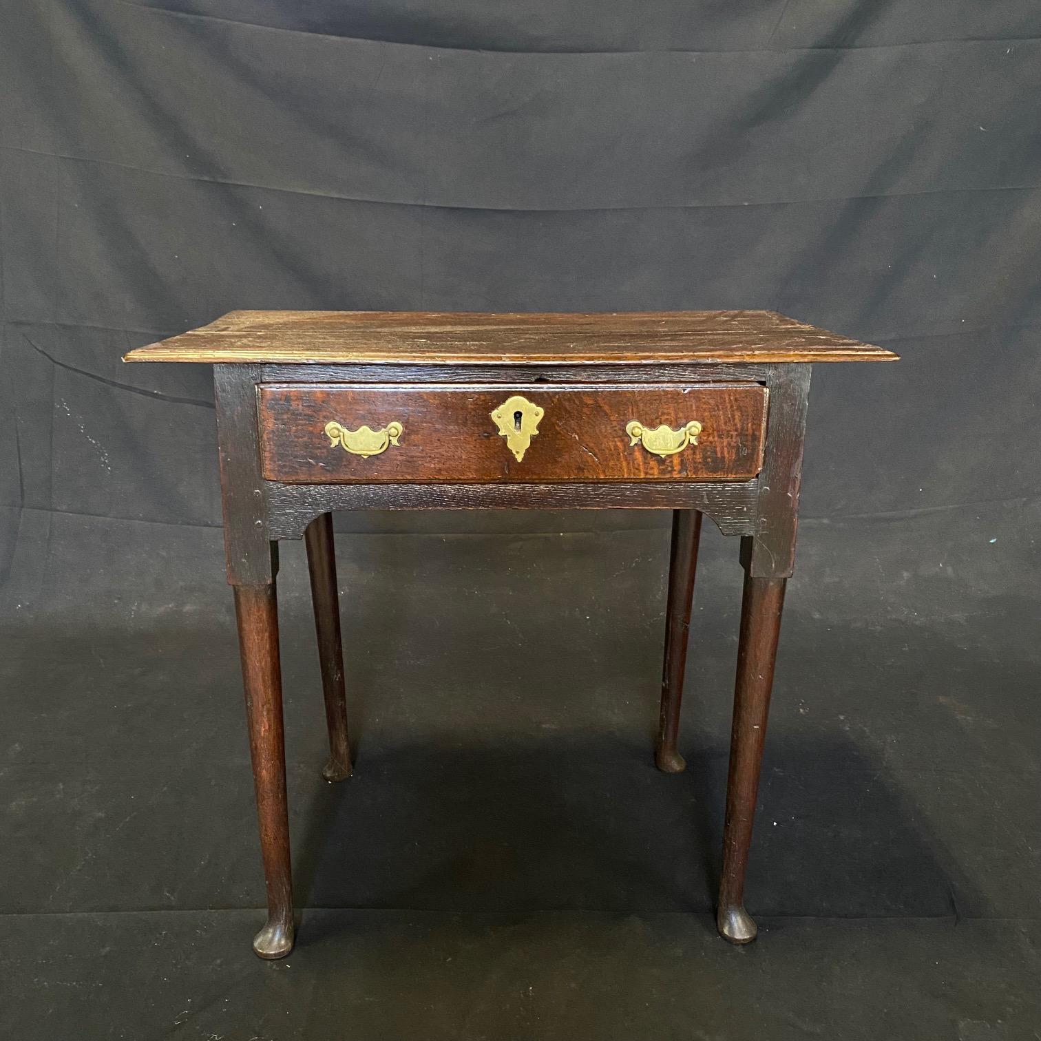 A super early British antique side, accent table or night stand. Lovely tiger oak with original brass hardware. Features one drawer with lock (no key), classic peg joinery and turned legs. Rich in character with a rustic feel. #2798
Apron 21.5 h.