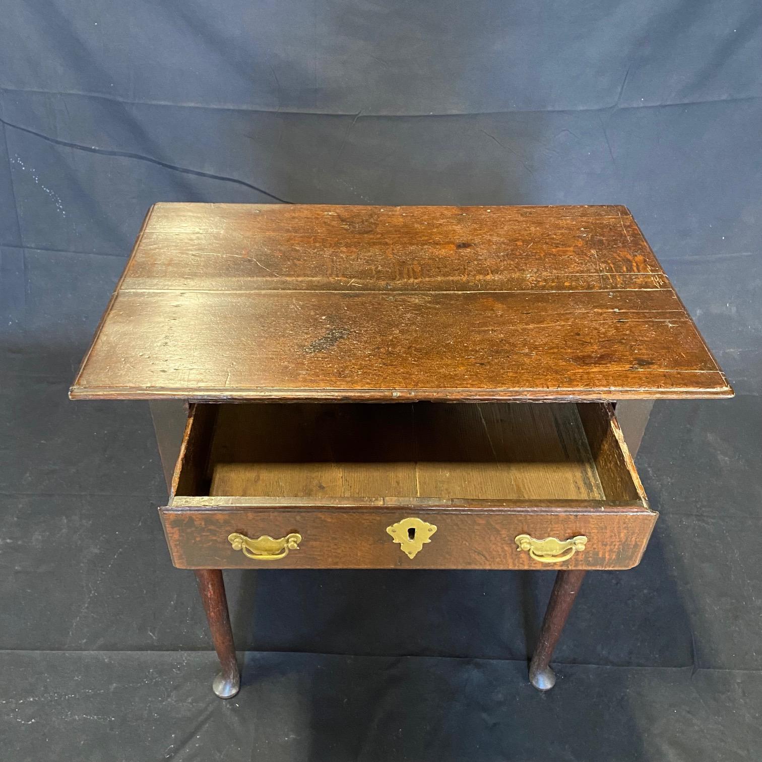 English  Antique British Late 18th Century Oak Side or Accent Table