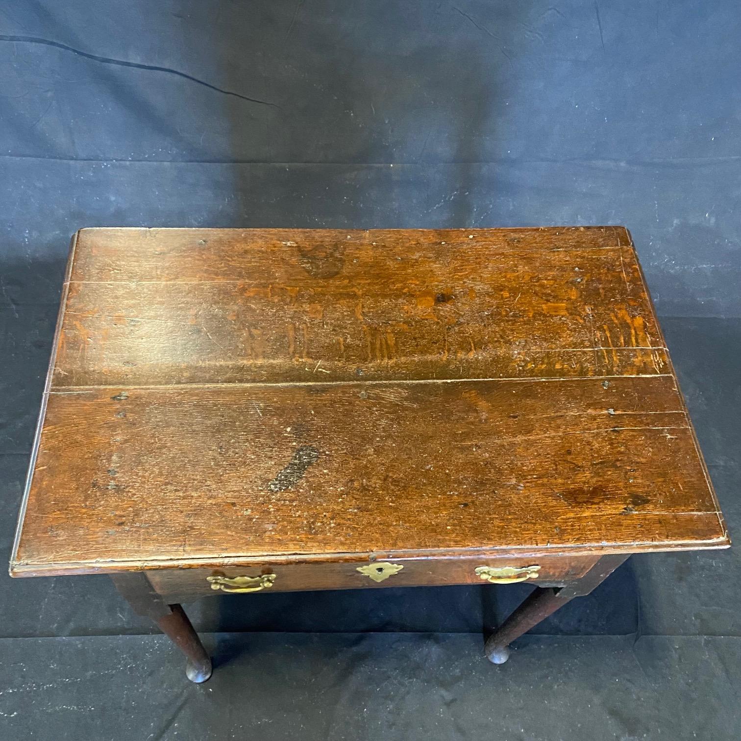  Antique British Late 18th Century Oak Side or Accent Table 1
