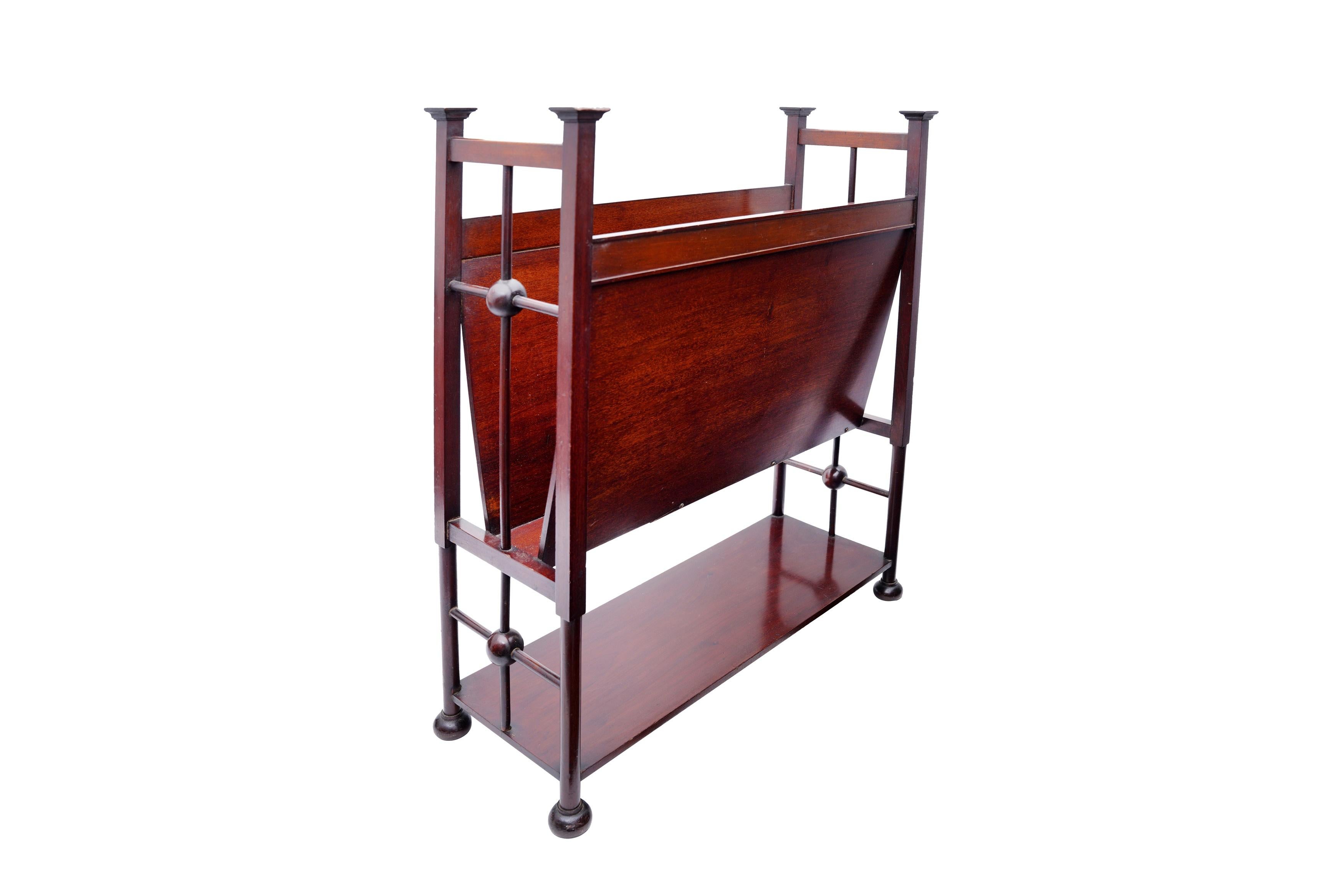 Antique British Liberty's of London Arts and Crafts Magazine / Paper Rack In Good Condition For Sale In Reading, Berkshire