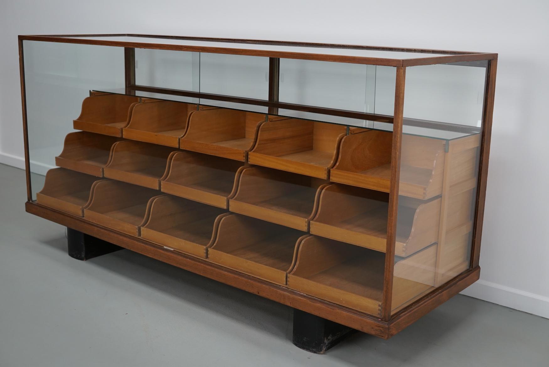 Antiker britischer Ahorn- und Hartholz-Kurzwarenschrank oder Ladentisch, 1930er Jahre im Angebot 5