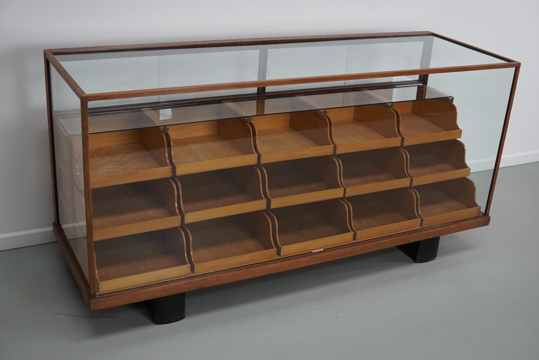 Antiker britischer Ahorn- und Hartholz-Kurzwarenschrank oder Ladentisch, 1930er Jahre im Angebot 10