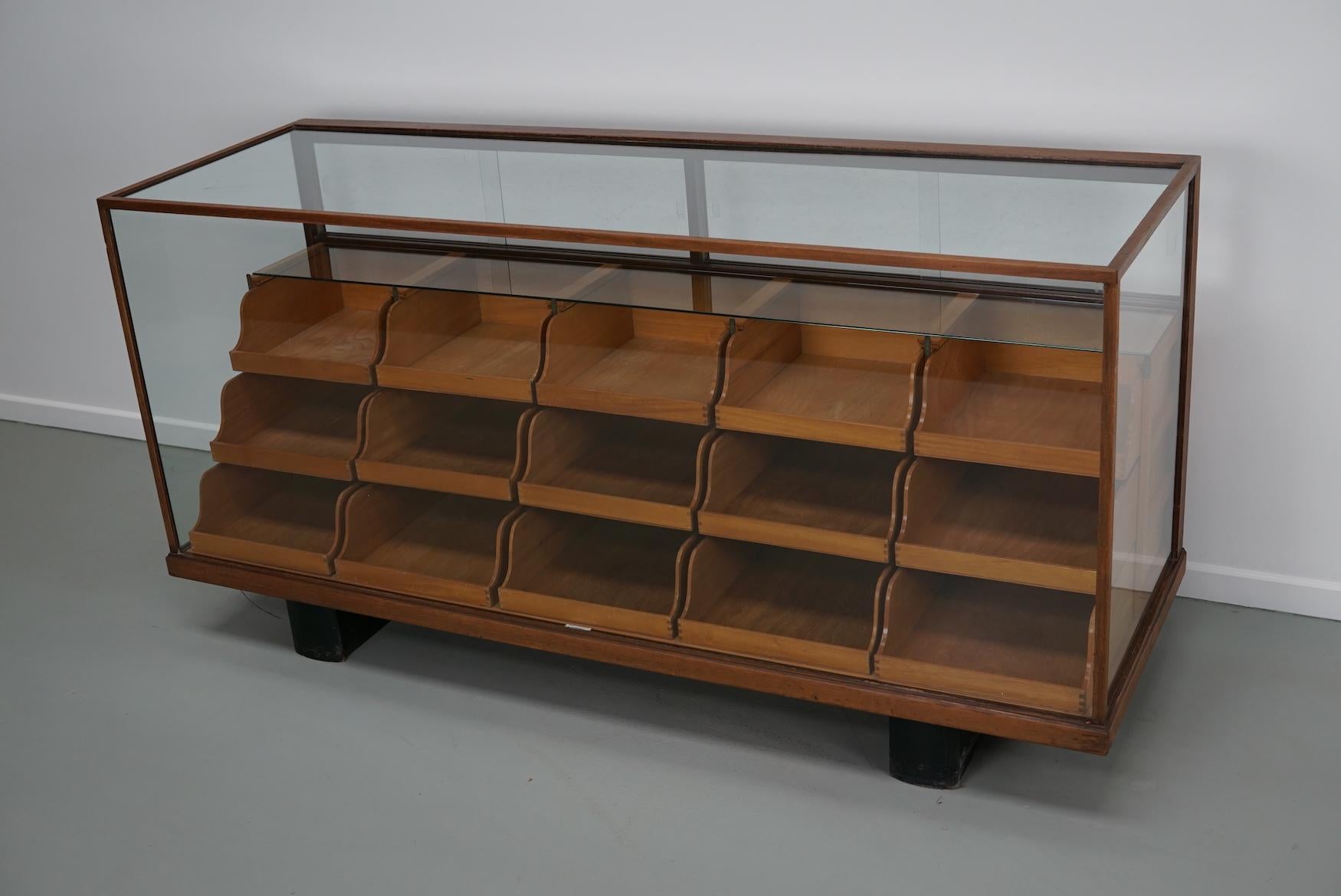 Antiker britischer Ahorn- und Hartholz-Kurzwarenschrank oder Ladentisch, 1930er Jahre im Angebot 13