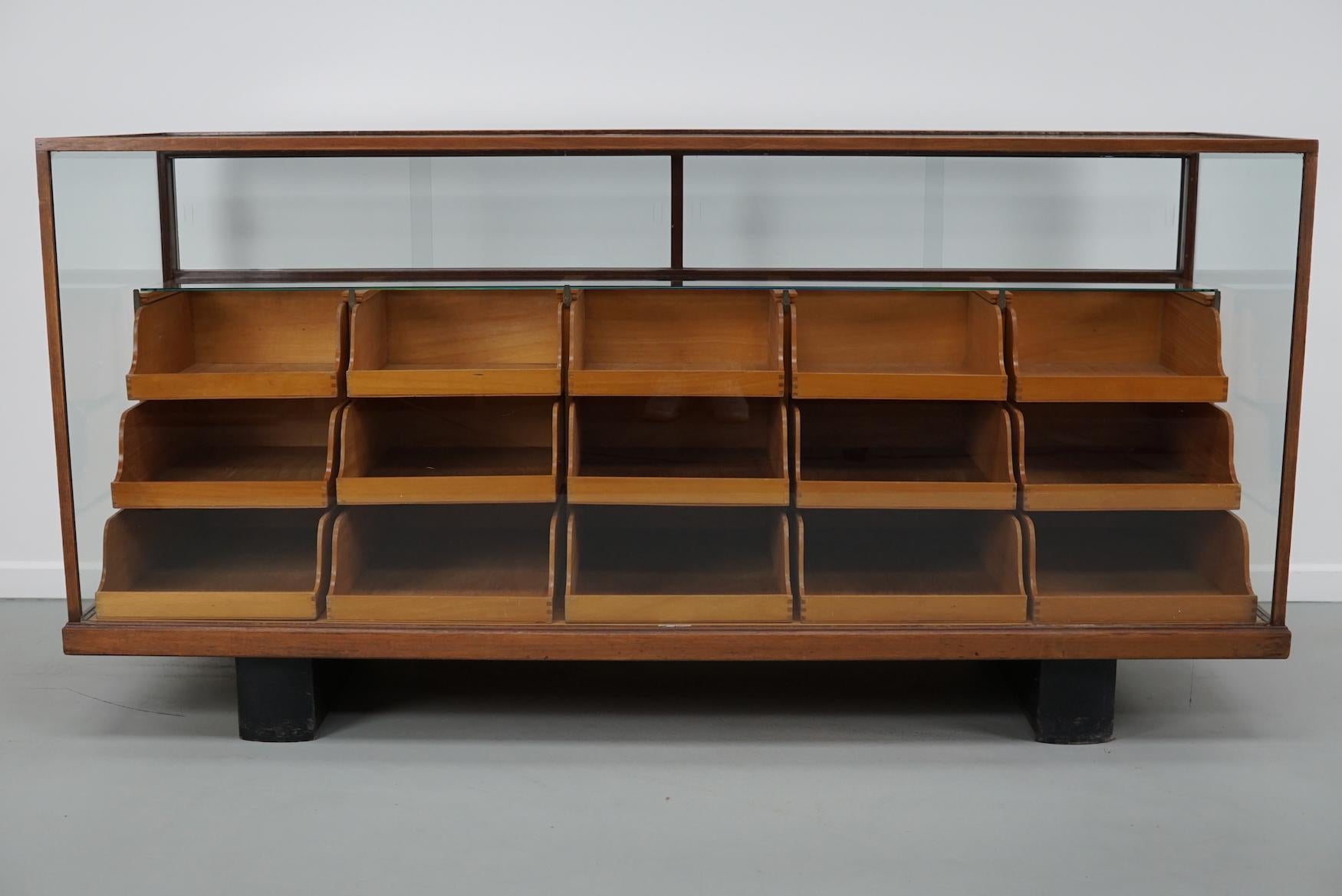 Antiker britischer Ahorn- und Hartholz-Kurzwarenschrank oder Ladentisch, 1930er Jahre im Angebot 14