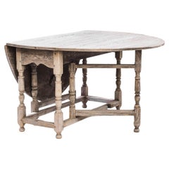Antiker britischer Eichenholztisch mit Torbein