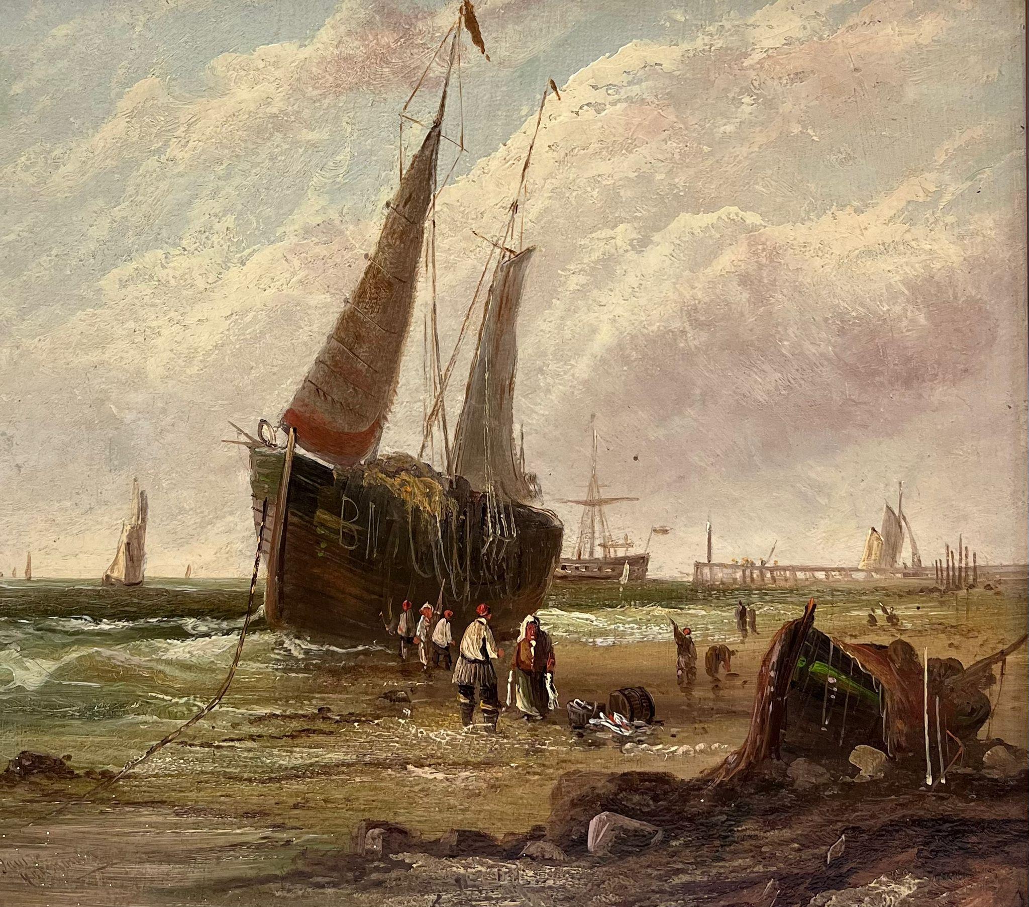 Peinture à l'huile britannique du 19e siècle représentant un pêcheur sur une plage avec des bateaux, signée d'origine - Painting de Antique British