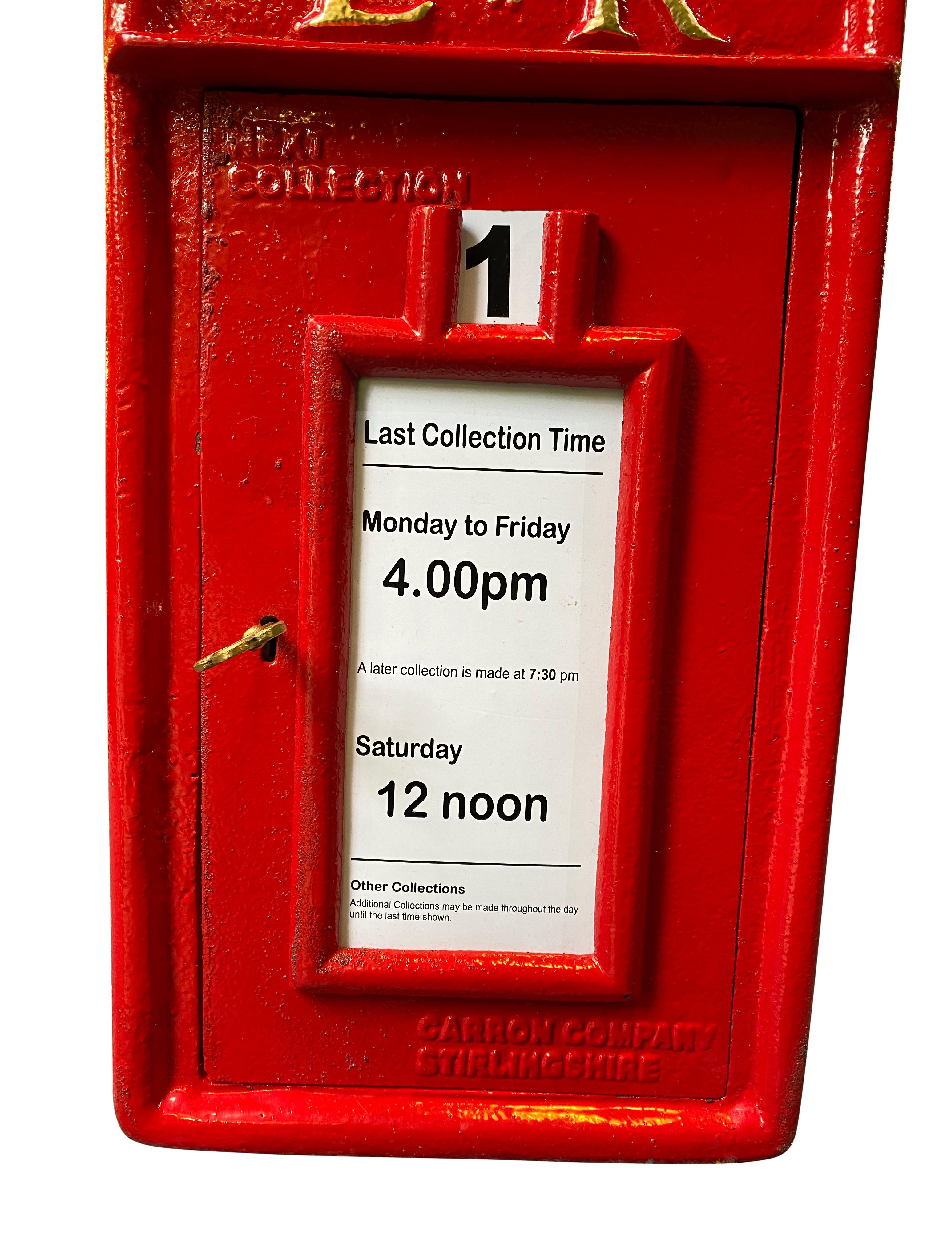 Steel Antique British Royal Mail Queen Elizabeth 2nd Red Post Box