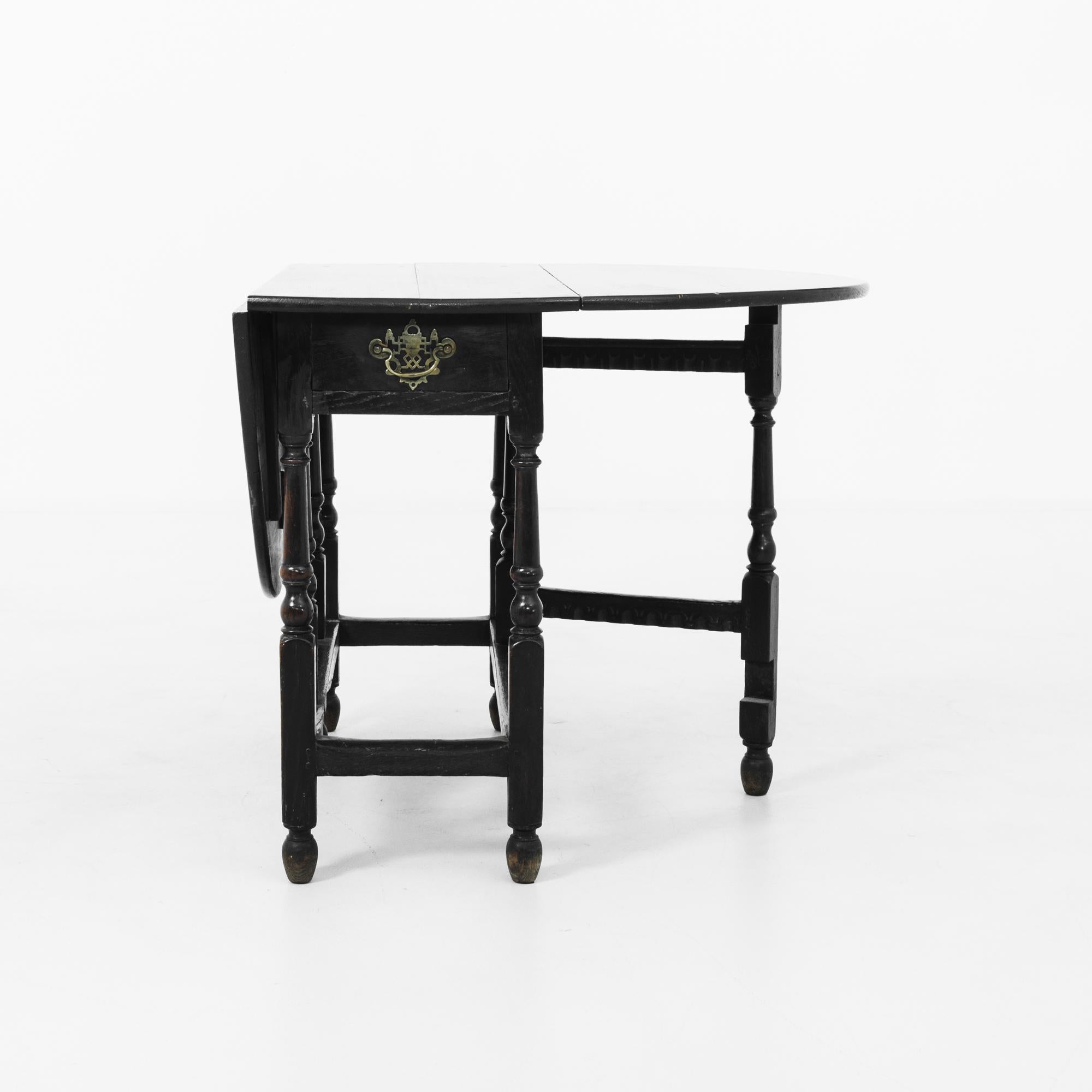 Late Victorian Antique British Wooden Gateleg Table