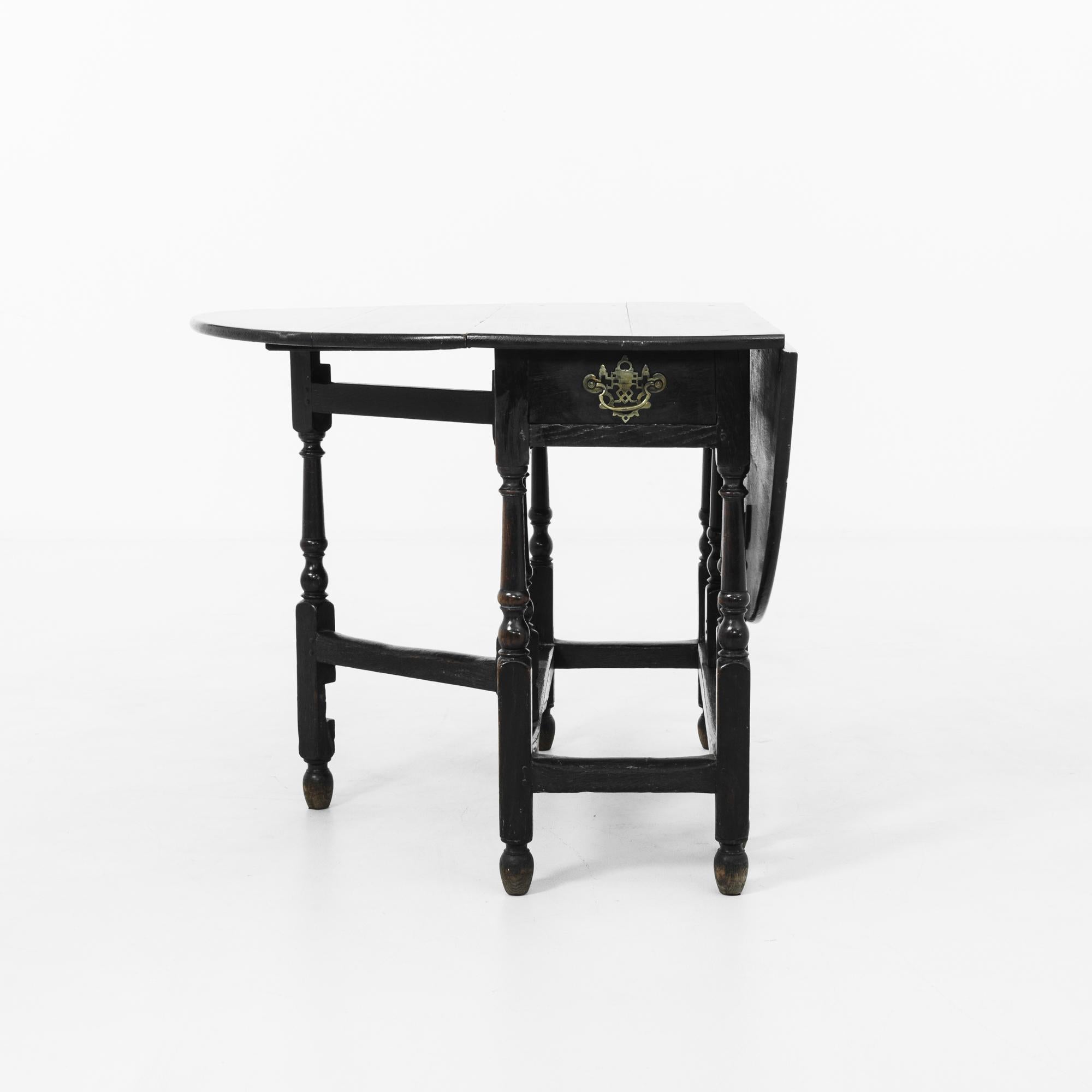 Oak Antique British Wooden Gateleg Table
