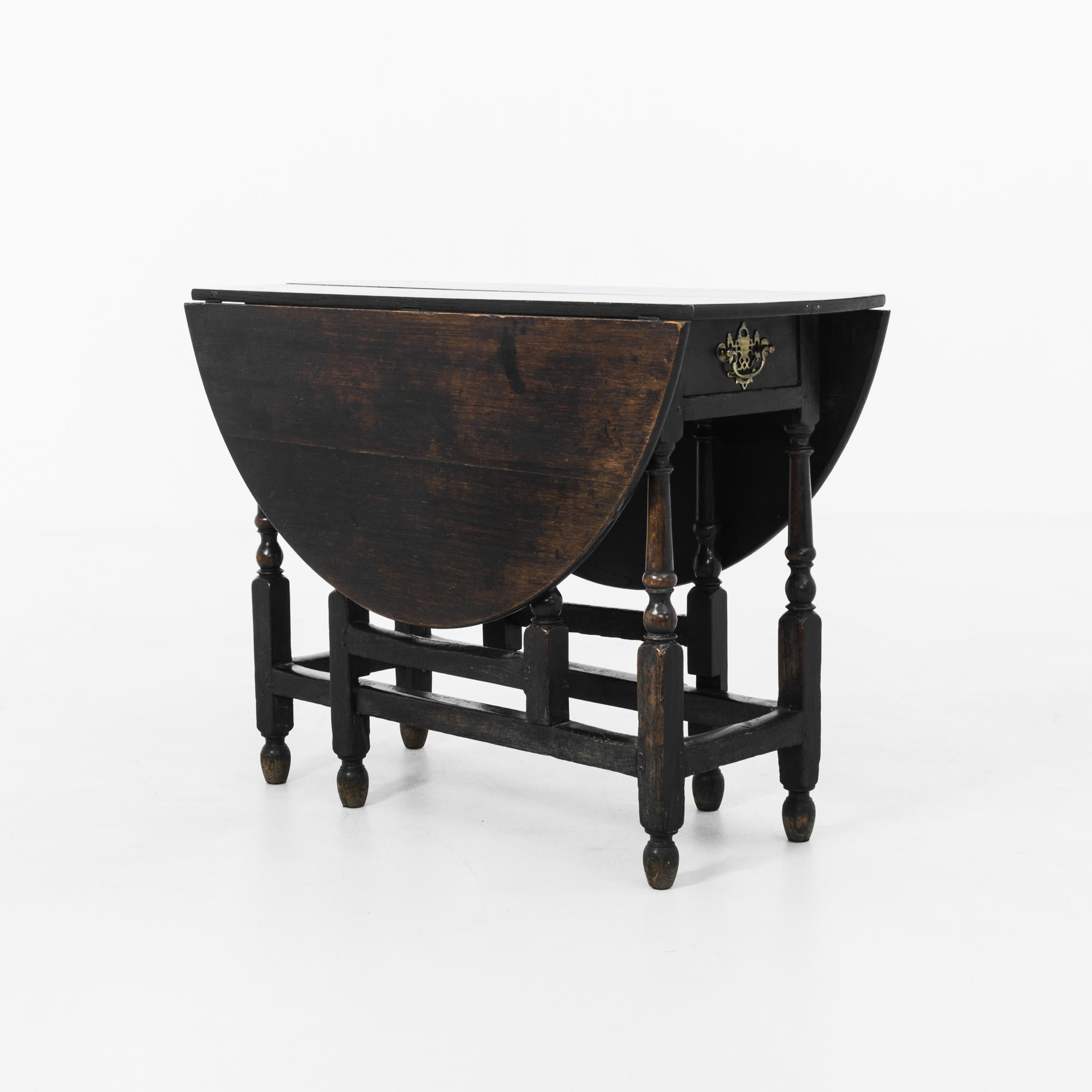 Antique British Wooden Gateleg Table 1