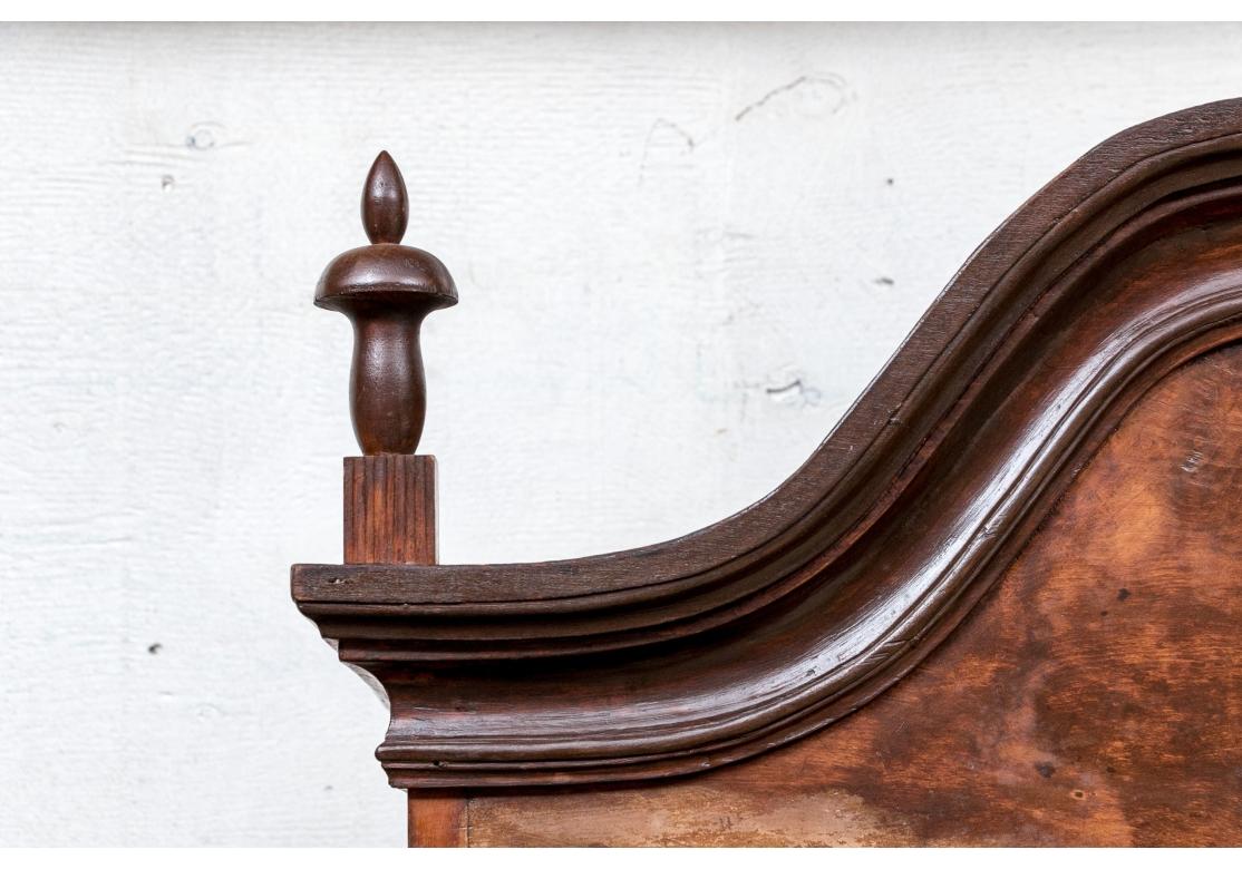 Antico Highboy Arlecchino con piano ad arco rotto da restaurare in vendita 1