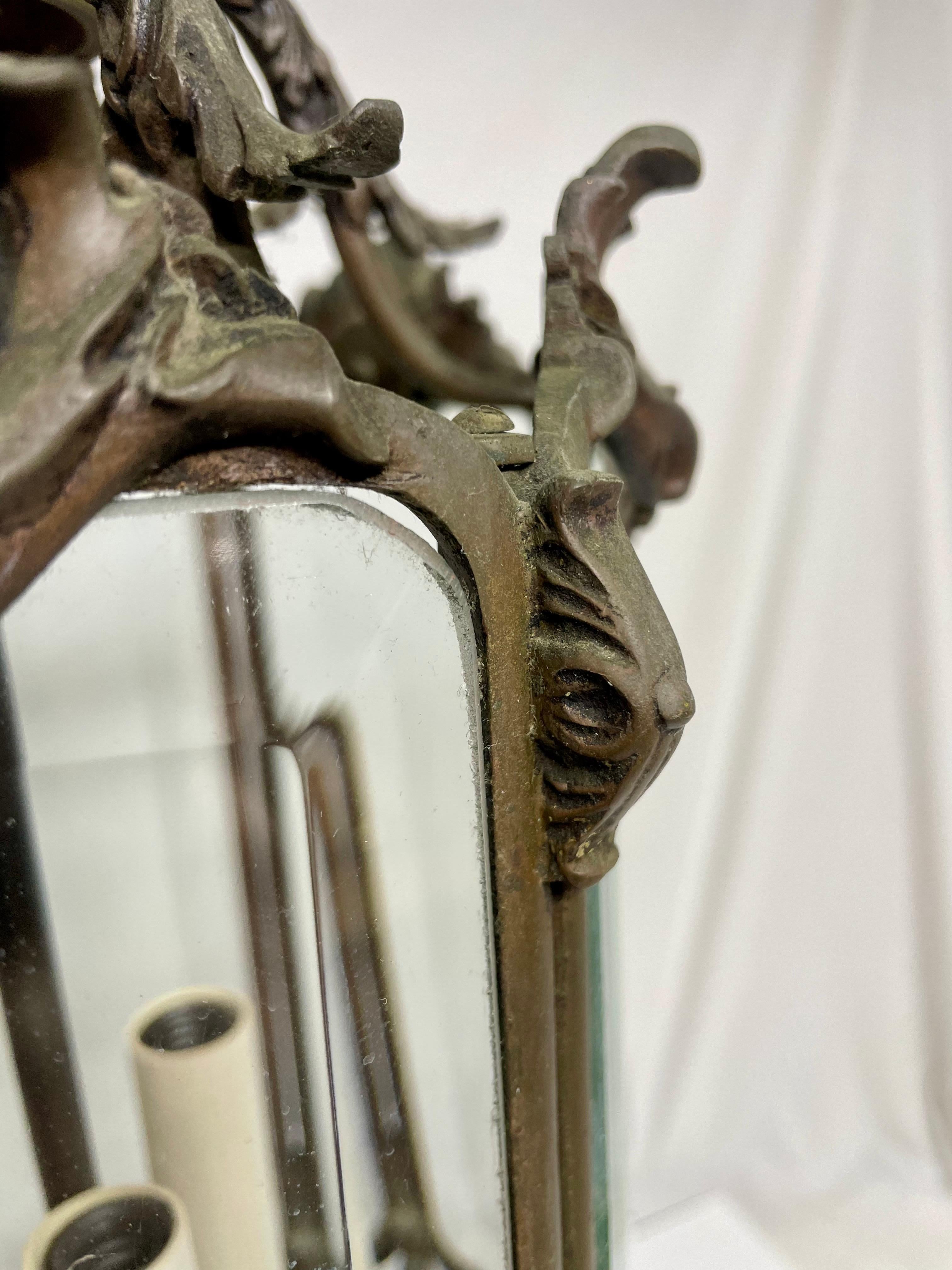 XX secolo Ciondolo in bronzo antico e vetro molato in vendita
