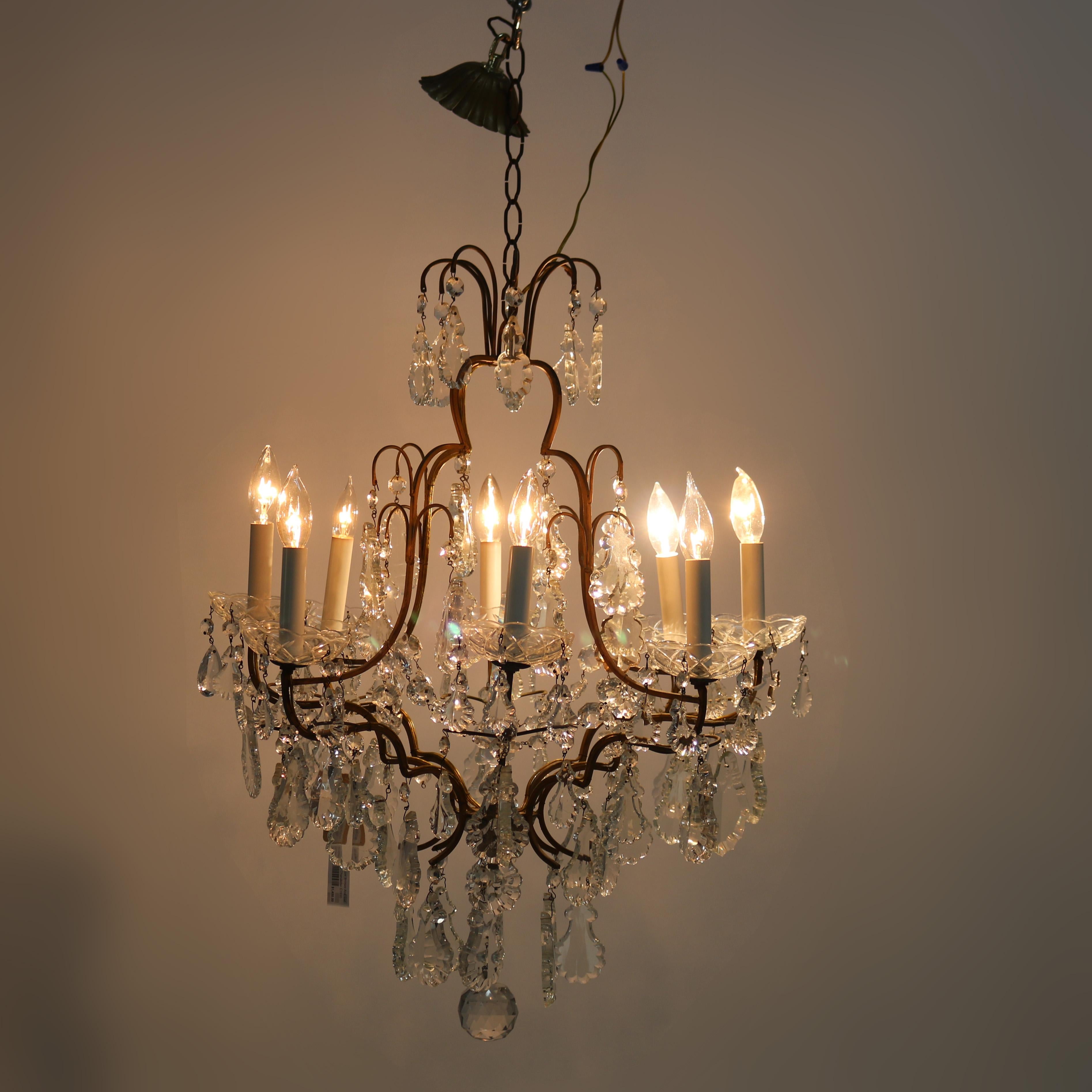 Lustre ancien à huit lumières en bronze et cristal taillé C1930

Dimensions : 40 