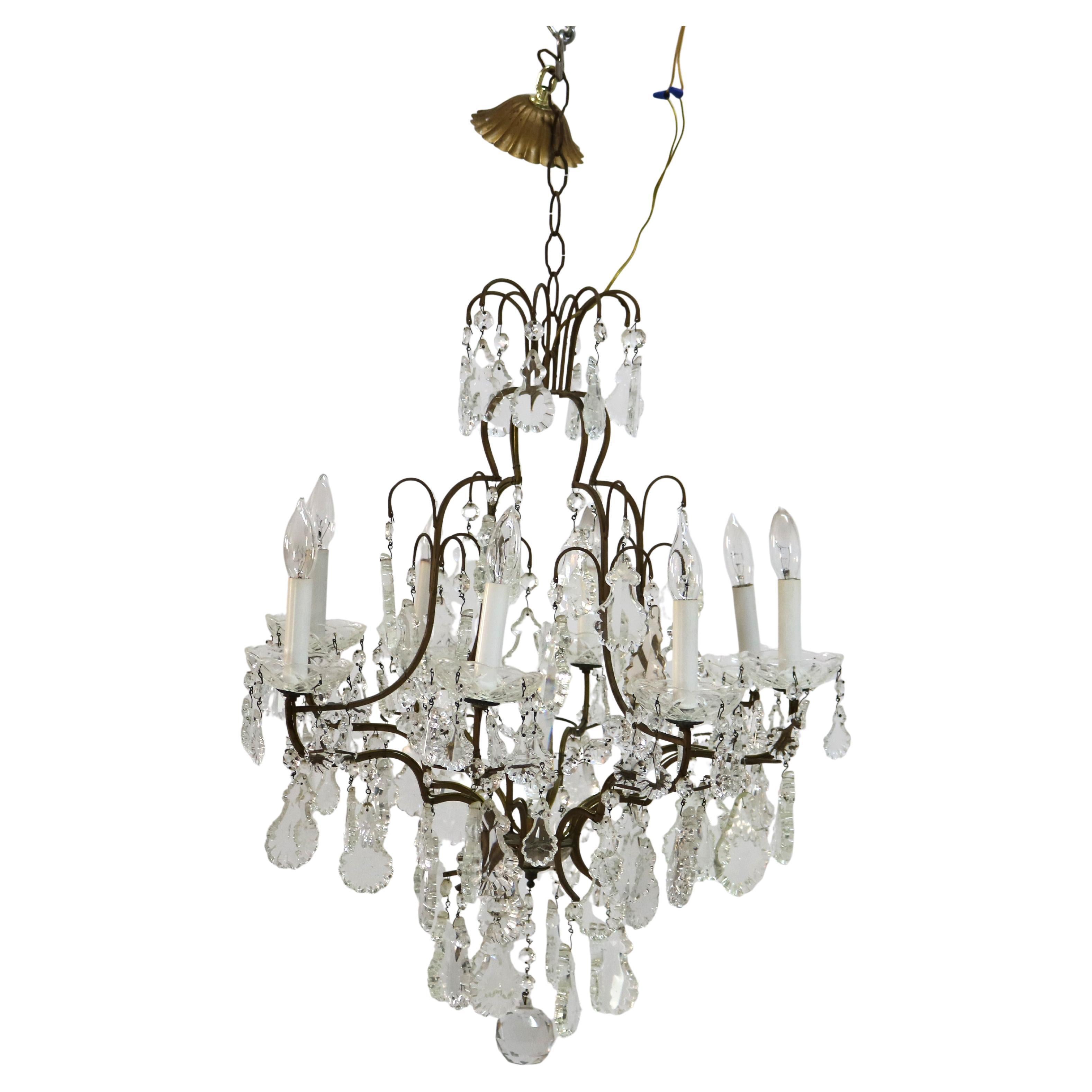 Lampadario a otto luci in bronzo antico e cristallo tagliato C1930