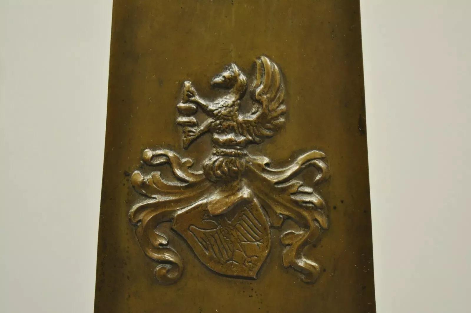 Inconnu Buste élisabéthain d'antiquités en bronze et marbre de 23 pouces par Arthur Konn, vers 1920 en vente
