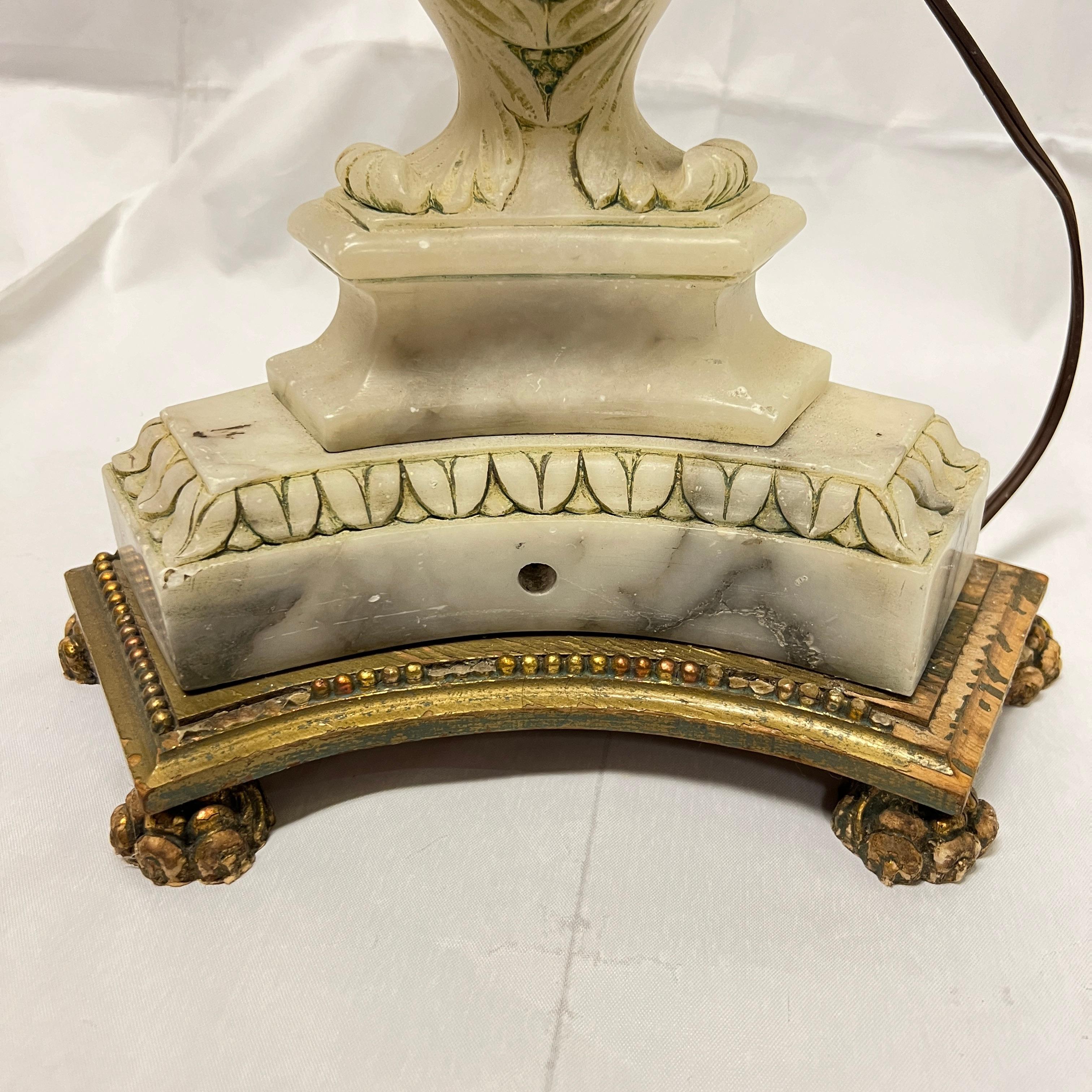 Métal Lampadaire ancien en bronze et marbre blanc attribué à E.F. Caldwell en vente