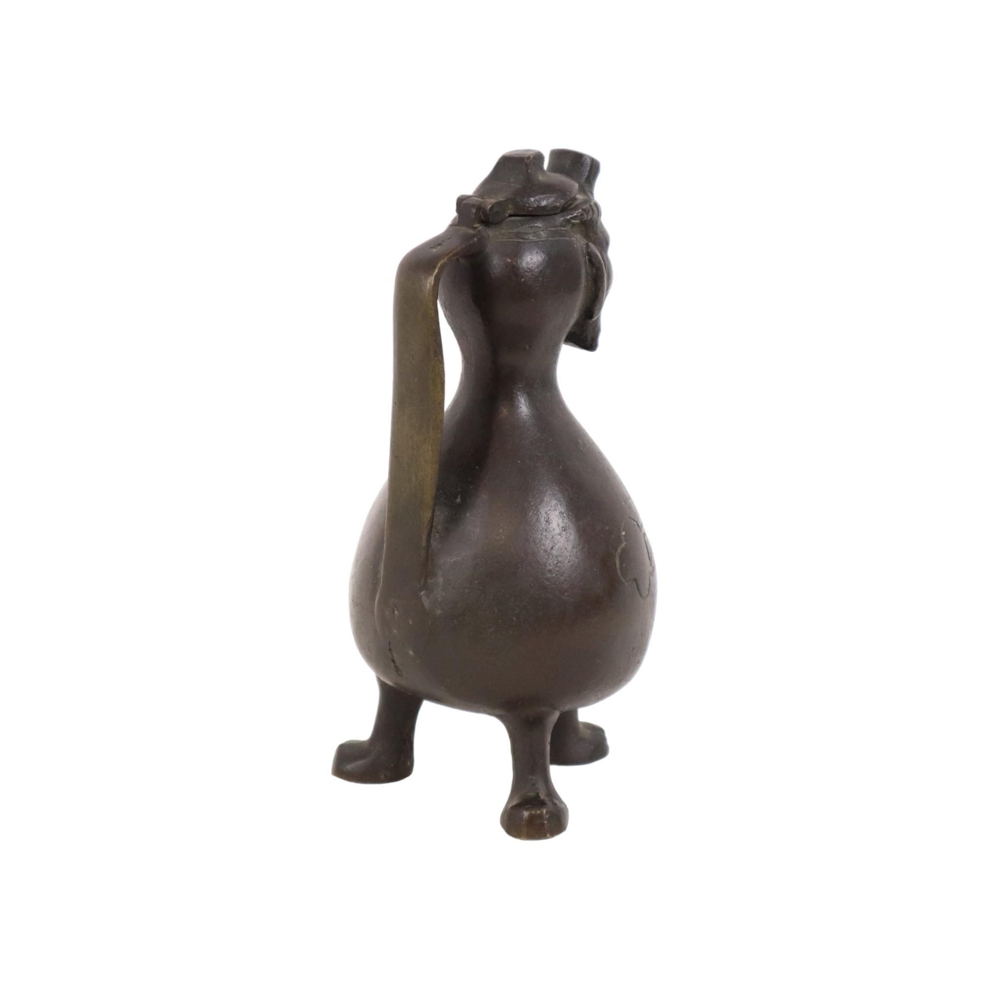 Antike Bronze Aquamanile Baardman Gebärder Mann Jug Schenkkan Deus et Lumen aus Bronze (19. Jahrhundert) im Angebot