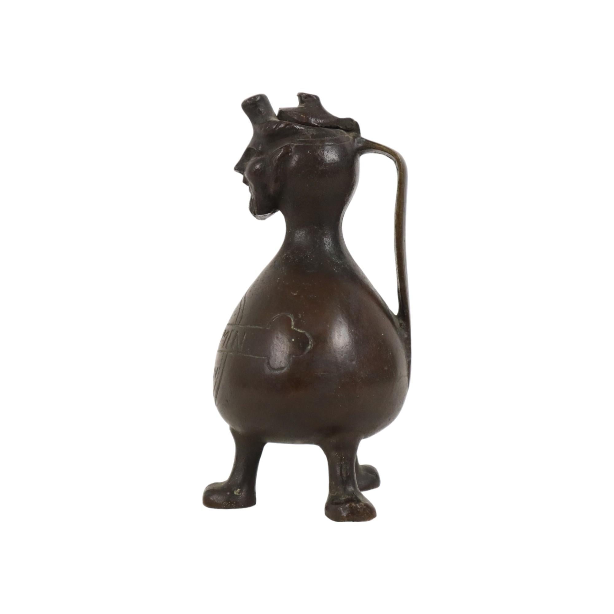 Antike Bronze Aquamanile Baardman Gebärder Mann Jug Schenkkan Deus et Lumen aus Bronze im Angebot 1