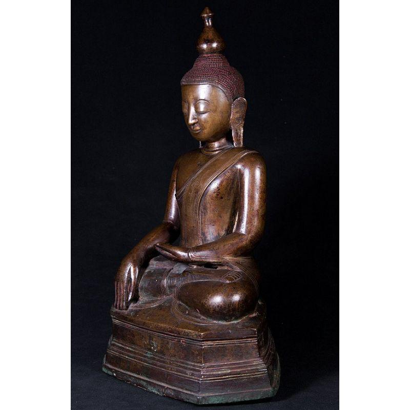 Material: bronze.
Measures: 41 cm high.
26, 5 cm wide and 16 cm deep.
Weight: 8.066 kgs.
Bhumisparsha mudra.
Originating from Burma.
Late 18th / early 19th century.
Including TL-report.
Very rare !

