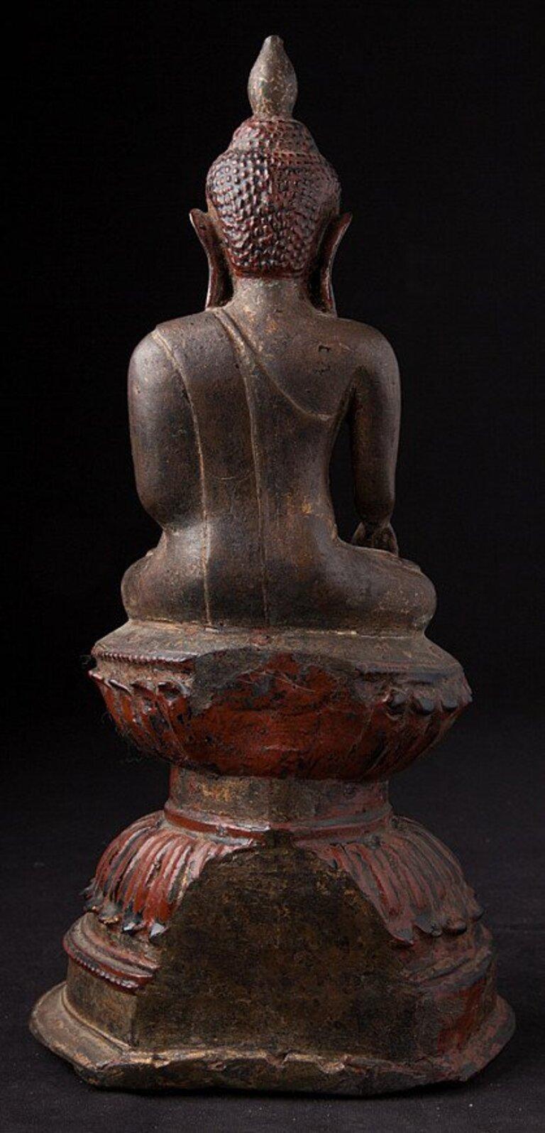 XVIIIe siècle et antérieur Statue de Bouddha Ava en bronze ancien de Birmanie en vente