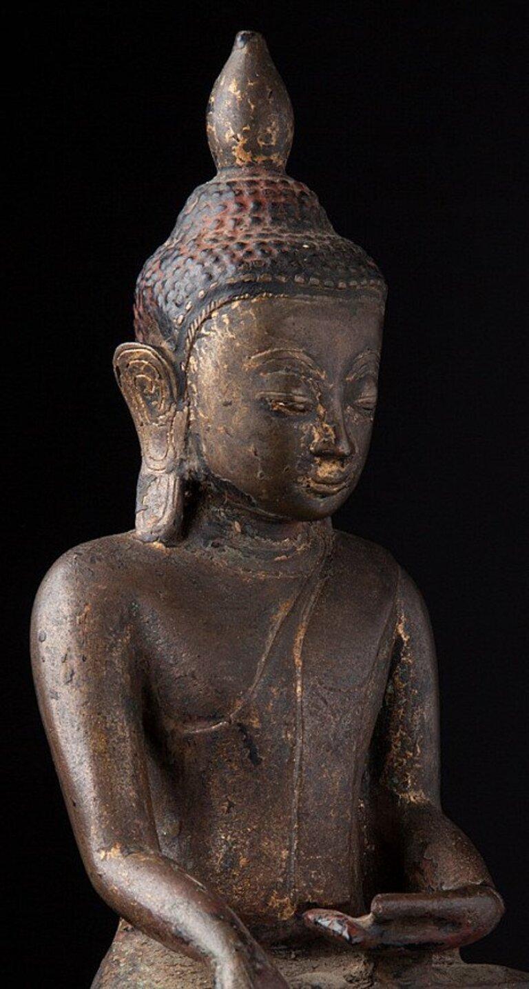 Statue de Bouddha Ava en bronze ancien de Birmanie en vente 2