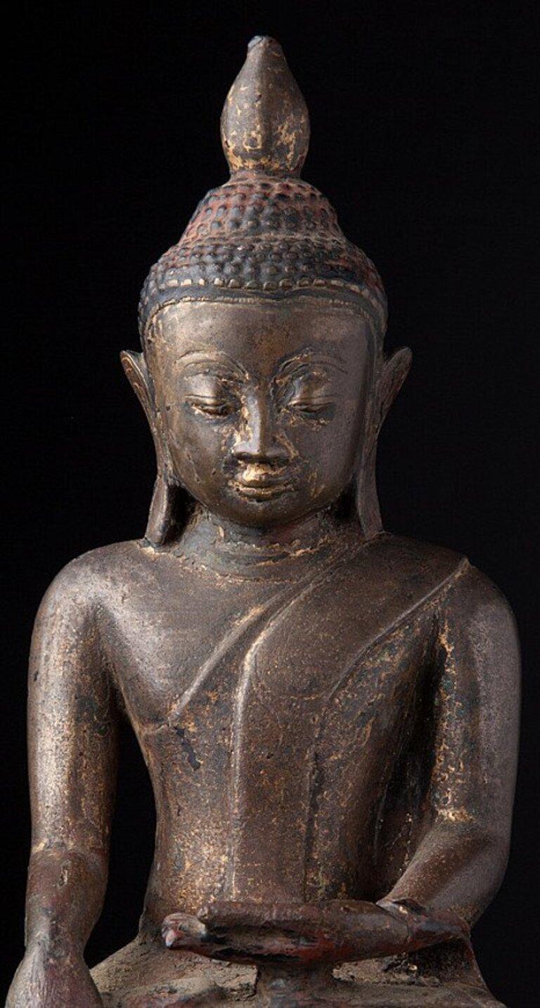 Antique Bronze Ava Buddha Statue from Burma For Sale 1