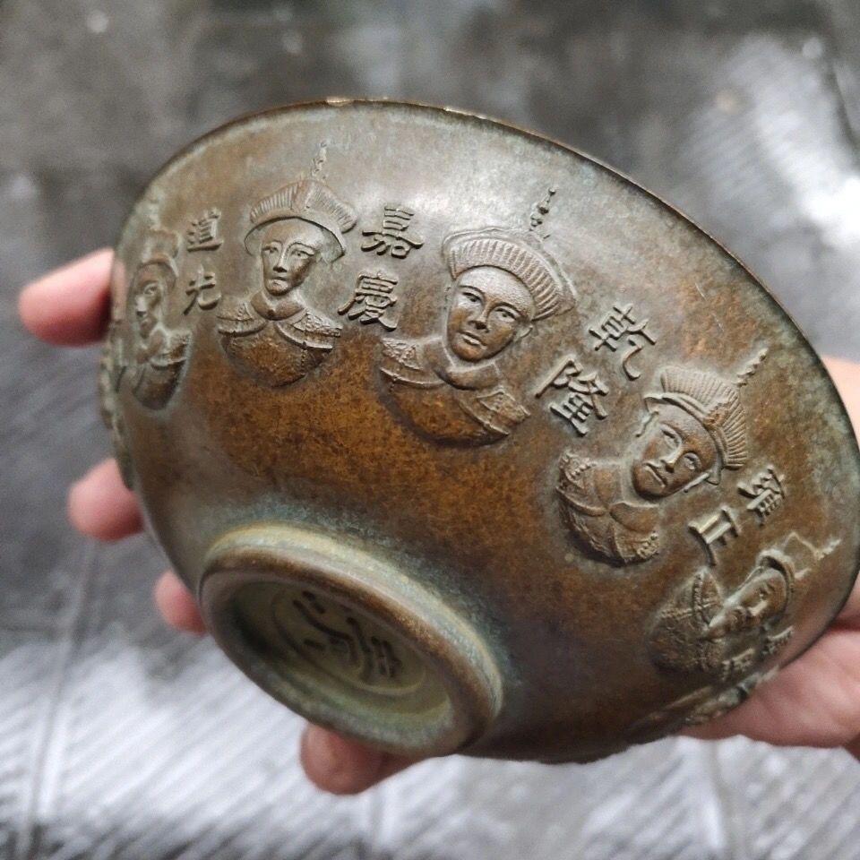 This Antique Bronze Bowl with Twelve Chinese Emperors Heads is a very unique collection, the mark on the bottom Qing means it was made in Qing dynasty, nice condition.

Details:
Material: bronze
diameter 12.7cm
height 4.5cm
Originating from