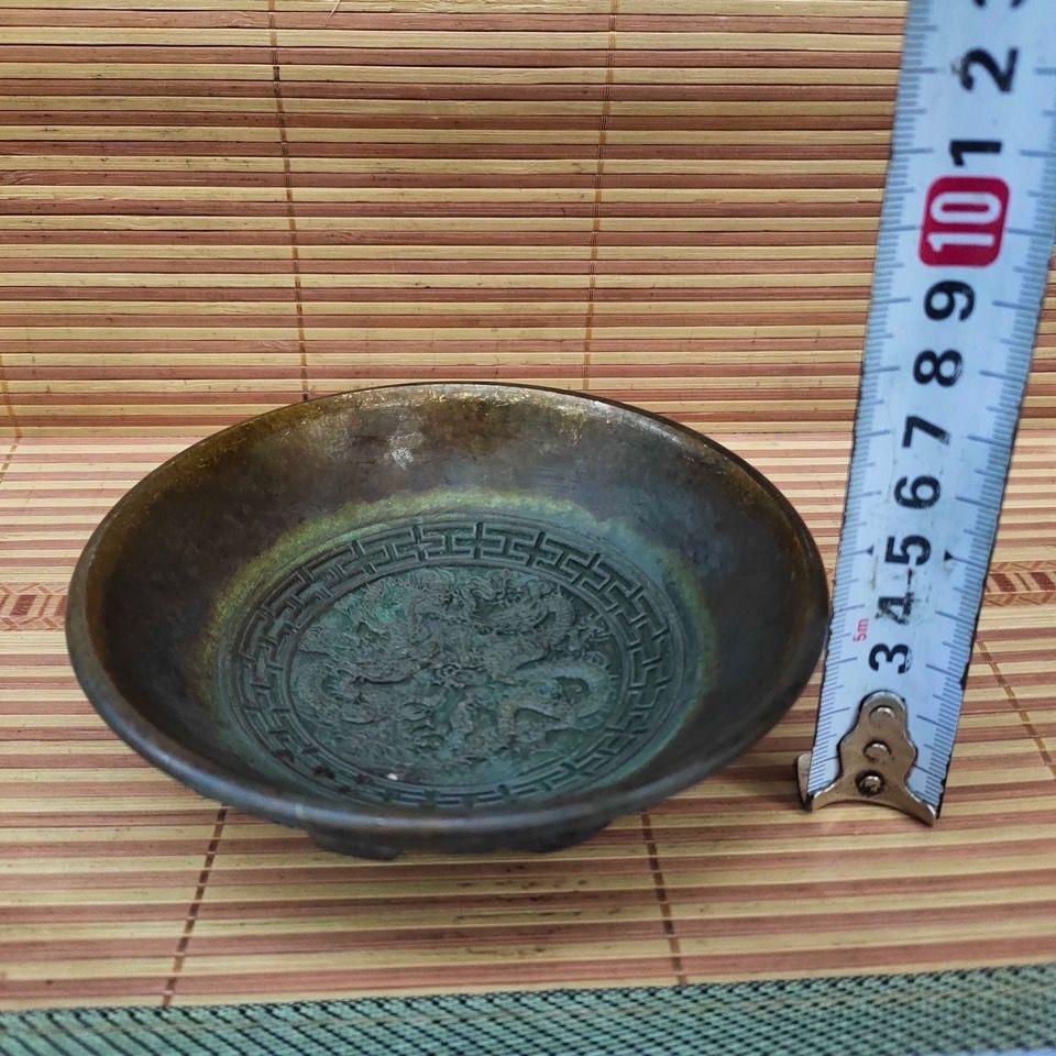 Antique Bronze Bowl with Twelve Chinese Emperors Heads  For Sale 2