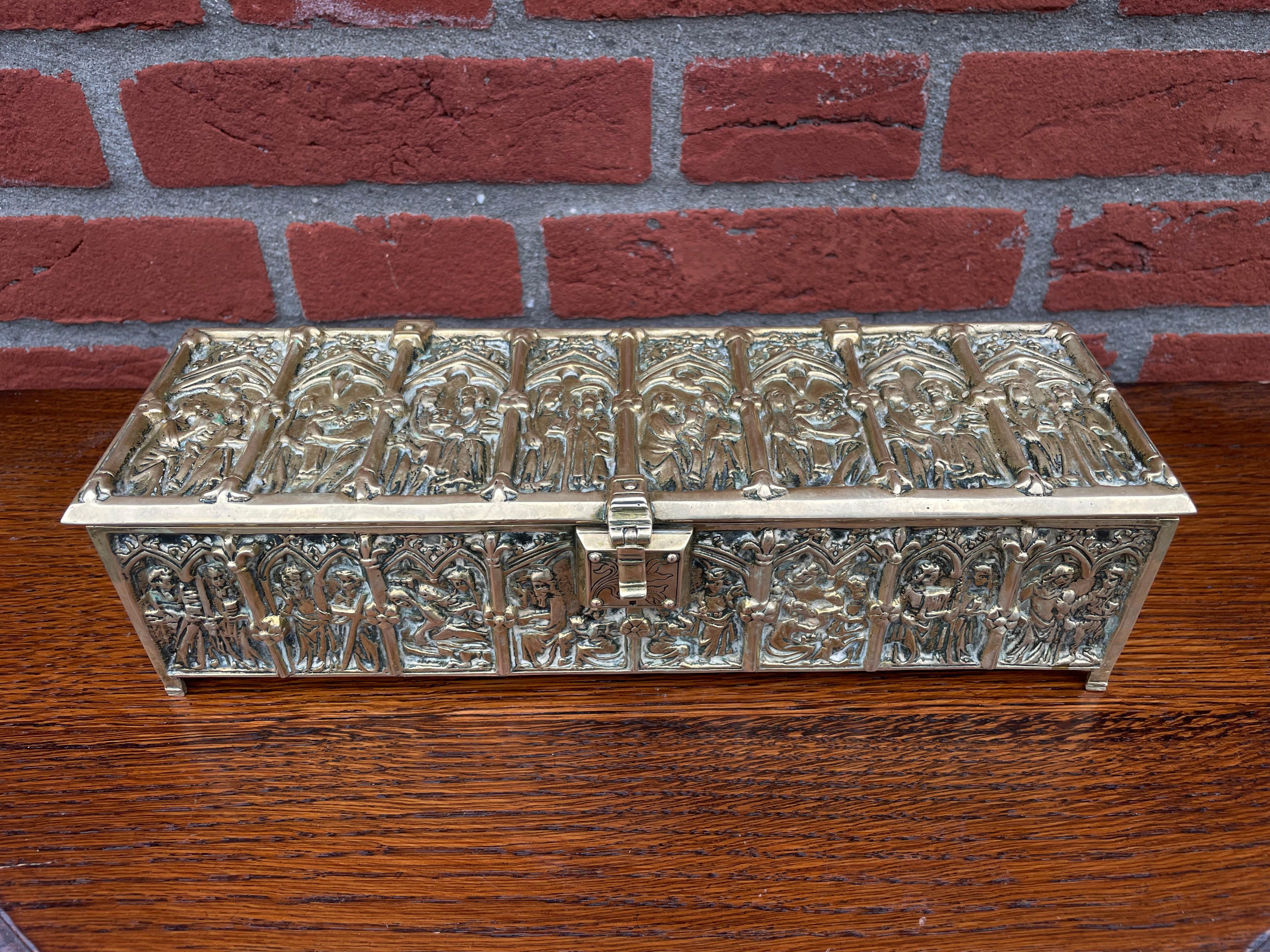 Antique Bronze Box with Gothic Church Window Panels by Adolph Frankau&Co, London For Sale 4