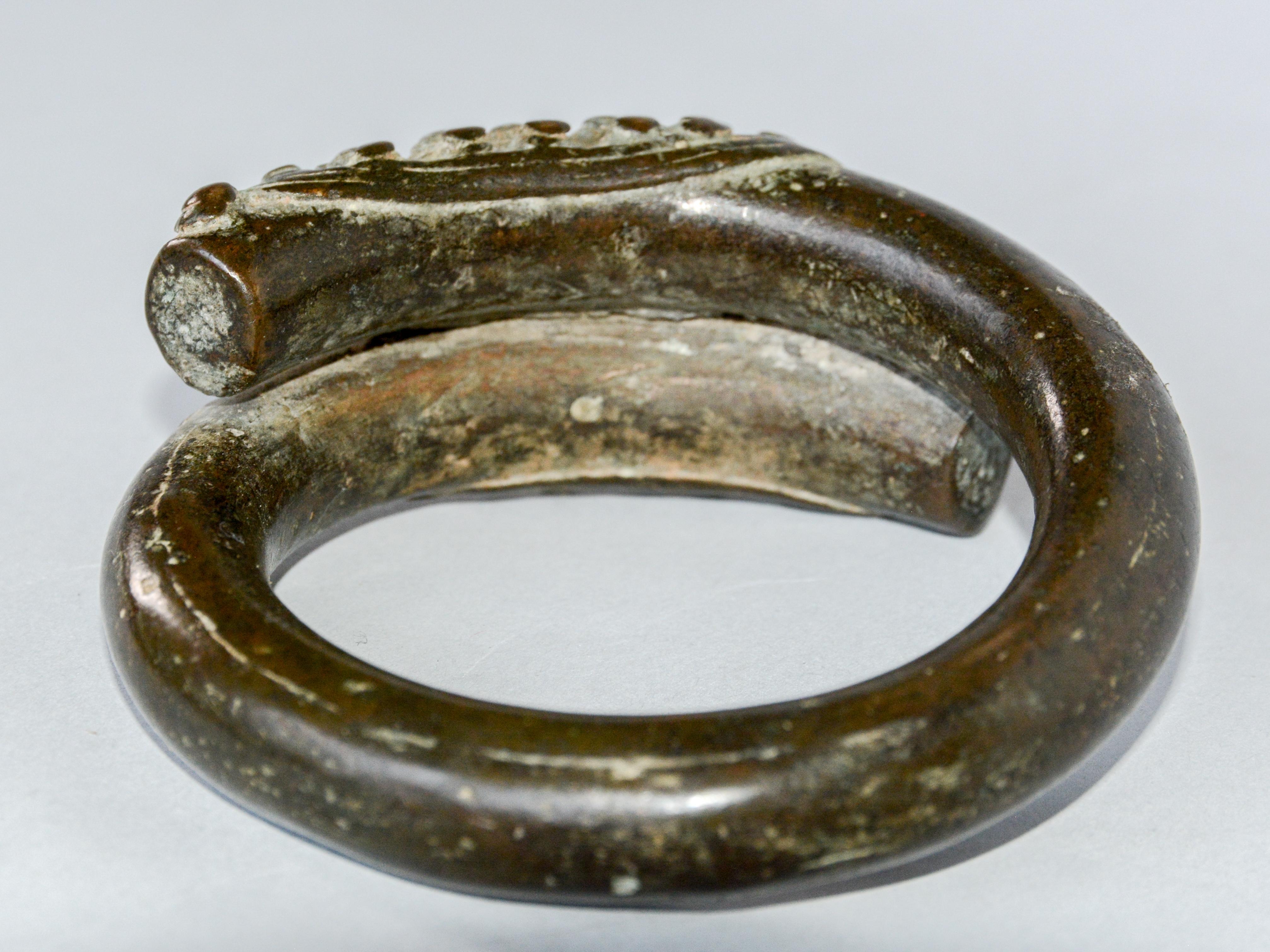 18th Century and Earlier Antique Bronze Bracelet from Laos with a Naga or Serpent Motif, 18th Century
