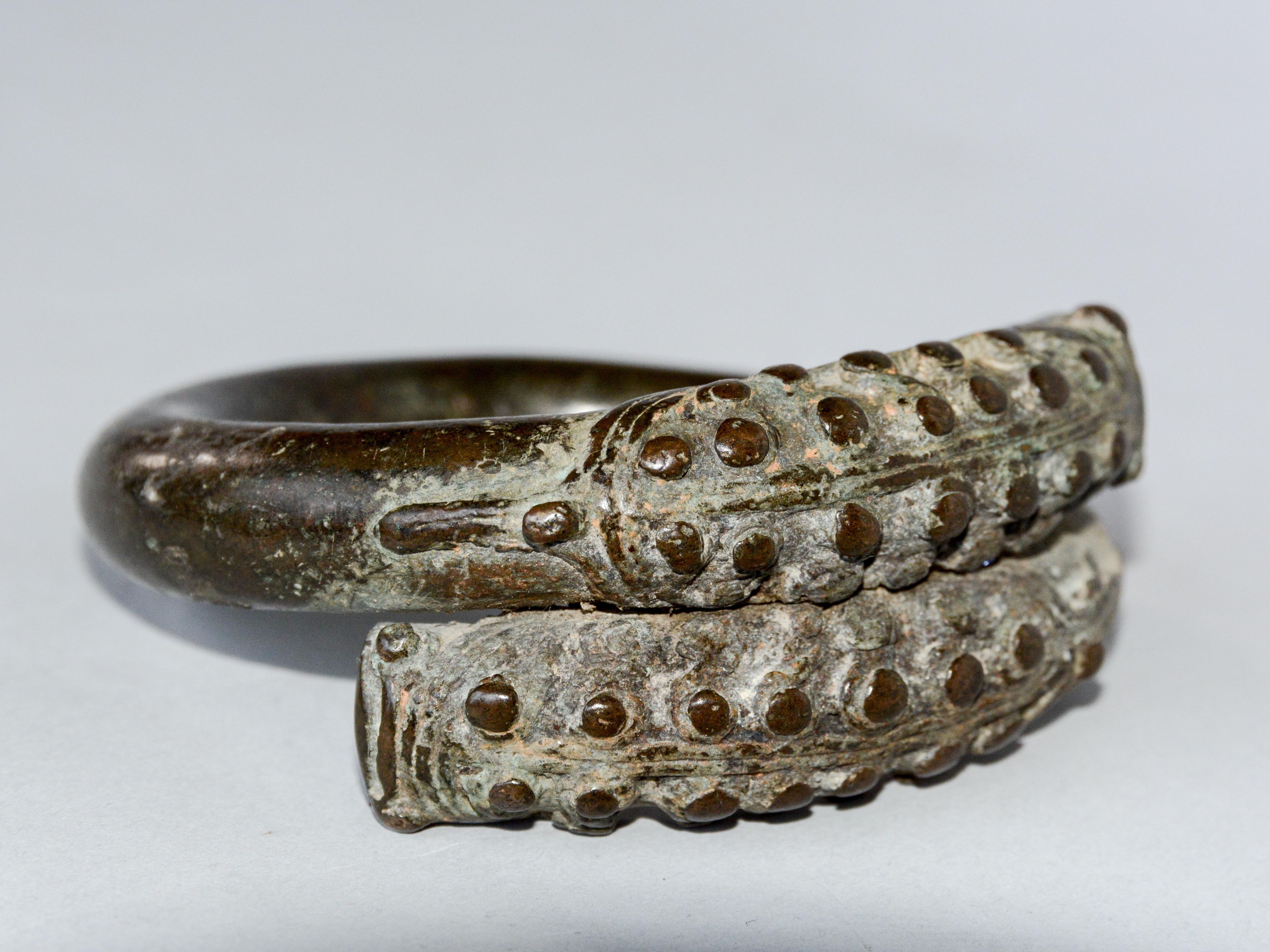 Antique Bronze Bracelet from Laos with a Naga or Serpent Motif, 18th Century In Good Condition In Point Richmond, CA