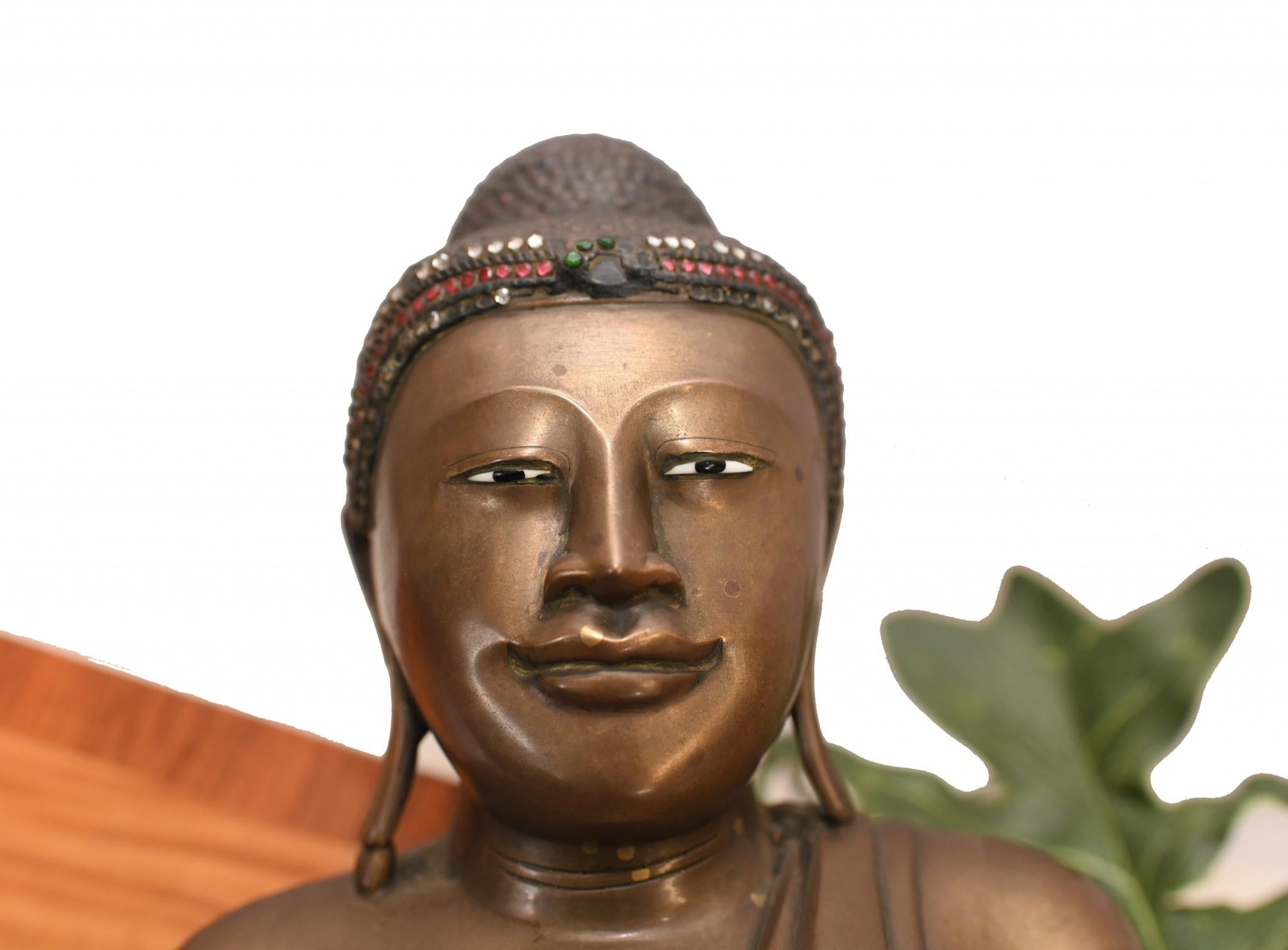 Antike burmesische buddhistische Bronzestatue aus Bronze, 1930 im Angebot 2