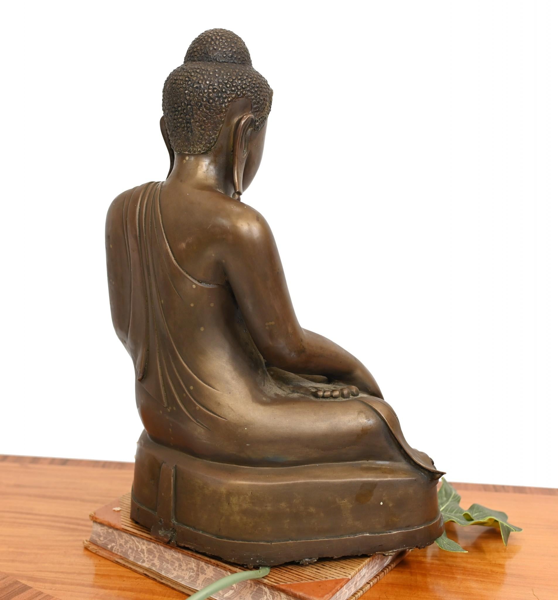 Antike burmesische buddhistische Bronzestatue aus Bronze, 1930 im Angebot 3