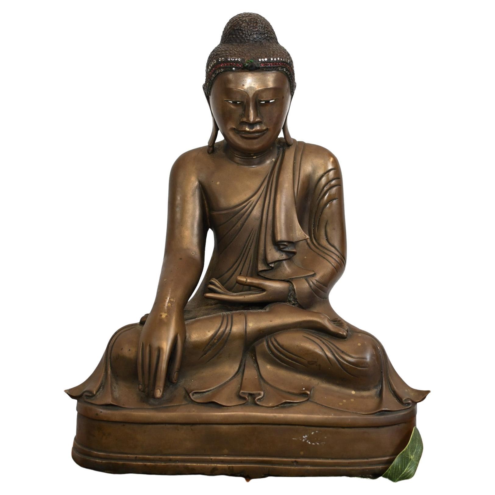 Statue de Bouddha bouddhiste birmane ancienne en bronze, 1930