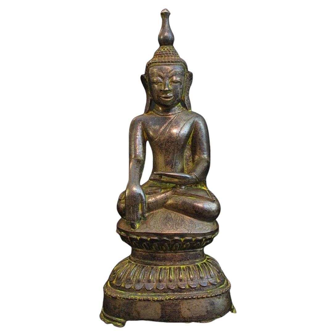 Bouddha ancien en bronze de Birmanie  Bouddhas originaux en vente