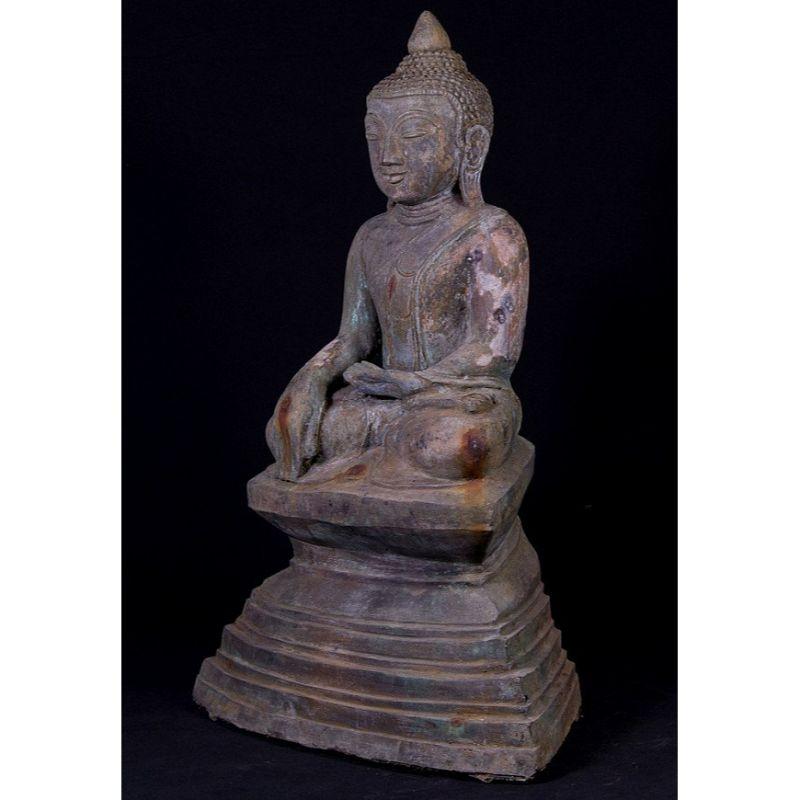 Material: bronze
59,5 cm high 
38,5 cm wide and 23,5 cm deep
Weight: 16.05 kgs
Bhumisparsha mudra
Originating from Burma
Early 20th century

