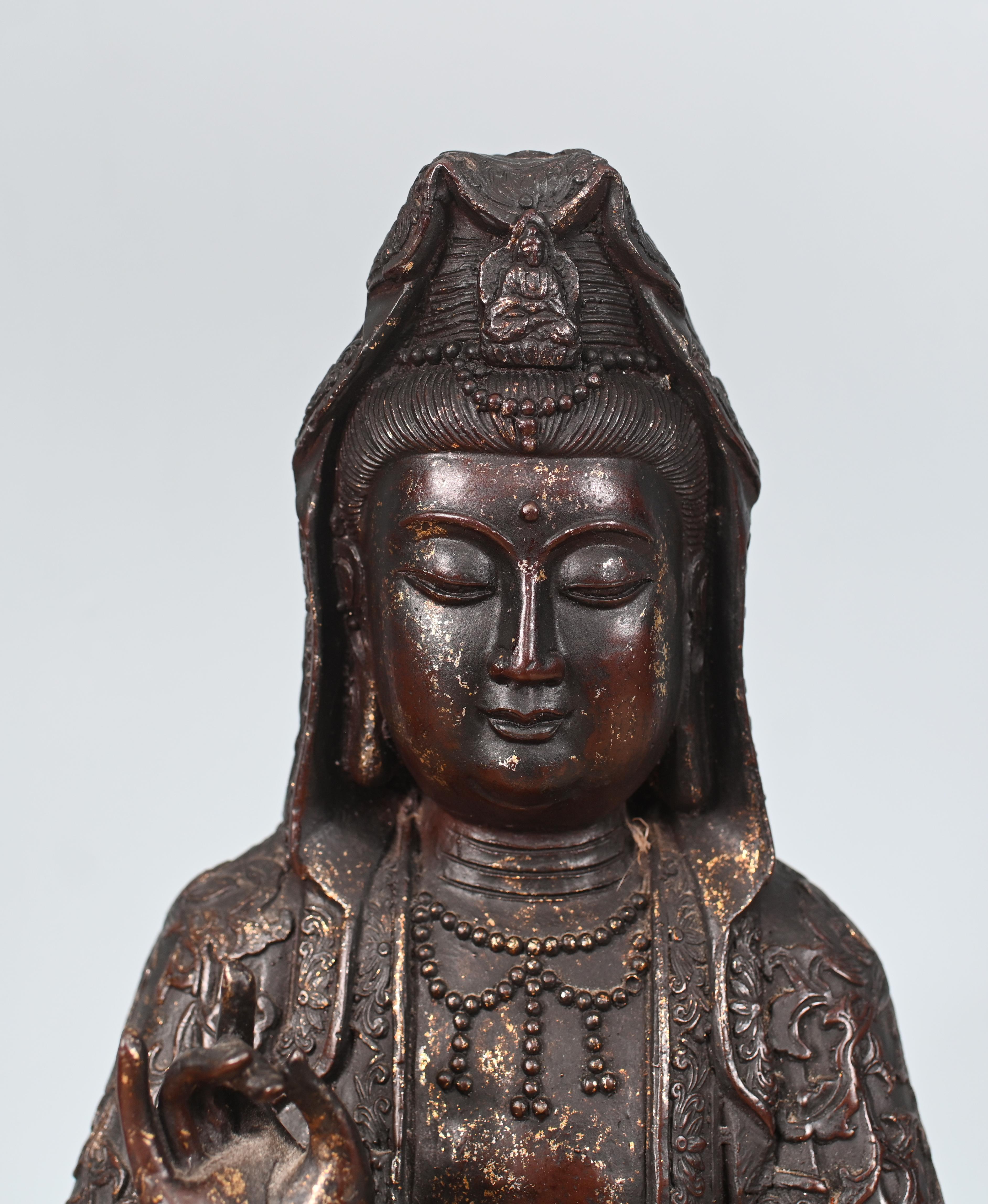 Statue de Bouddha en bronze antique Guanyin Kwan Yin Bodhisattva de la Compassion Sculpture Bon état - En vente à Potters Bar, GB