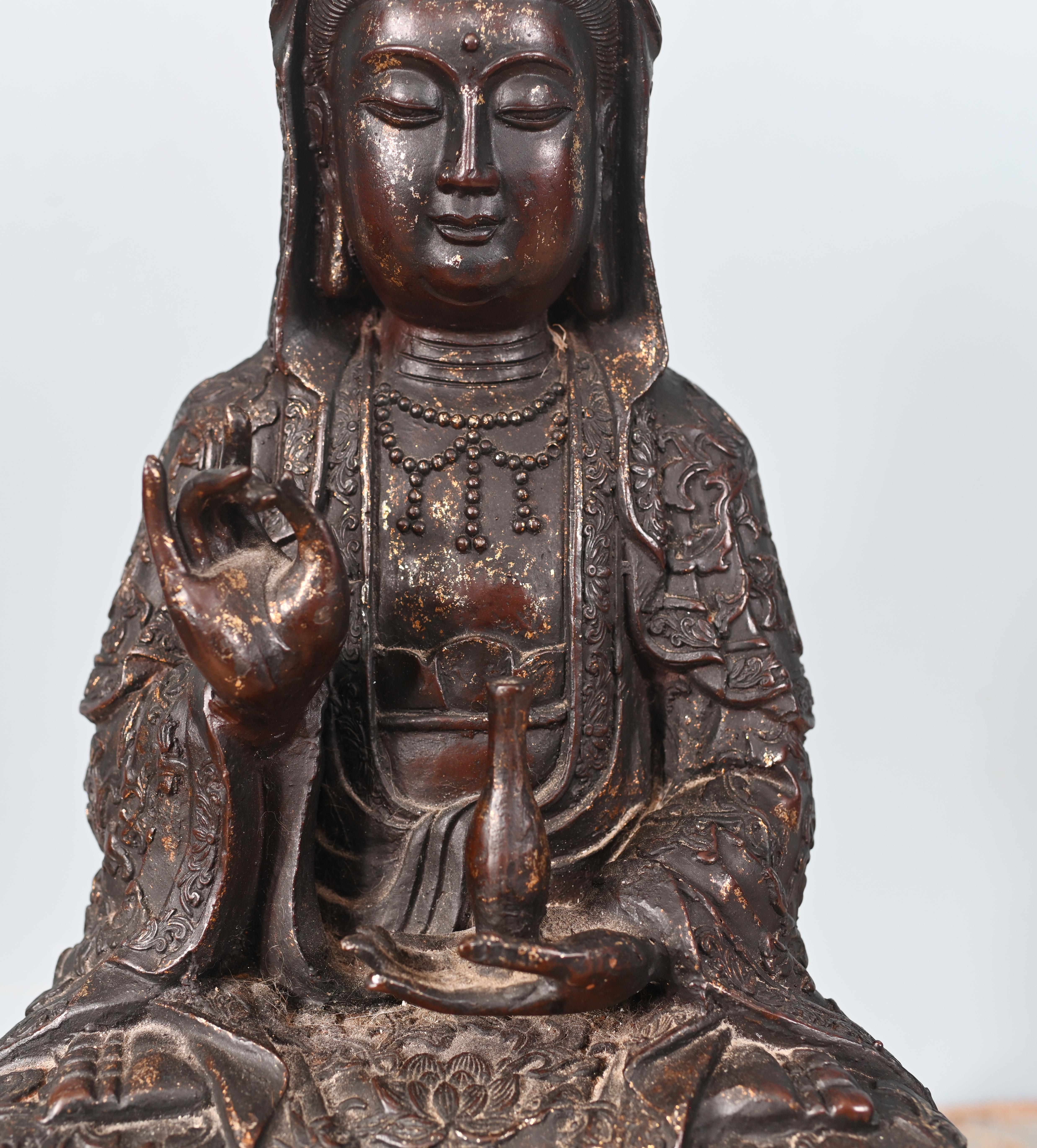 Fin du 20e siècle Statue de Bouddha en bronze antique Guanyin Kwan Yin Bodhisattva de la Compassion Sculpture en vente