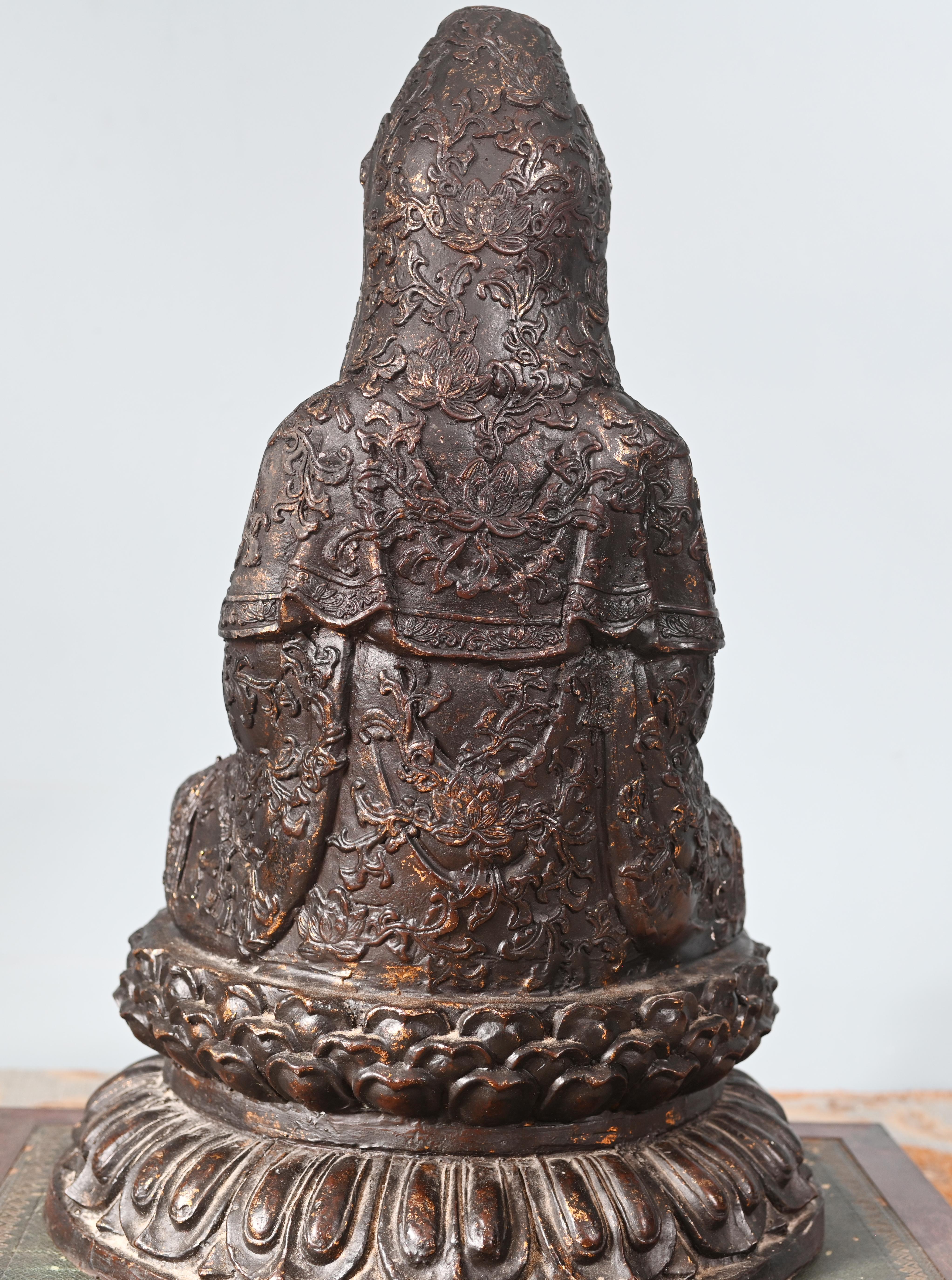 Statue de Bouddha en bronze antique Guanyin Kwan Yin Bodhisattva de la Compassion Sculpture en vente 4