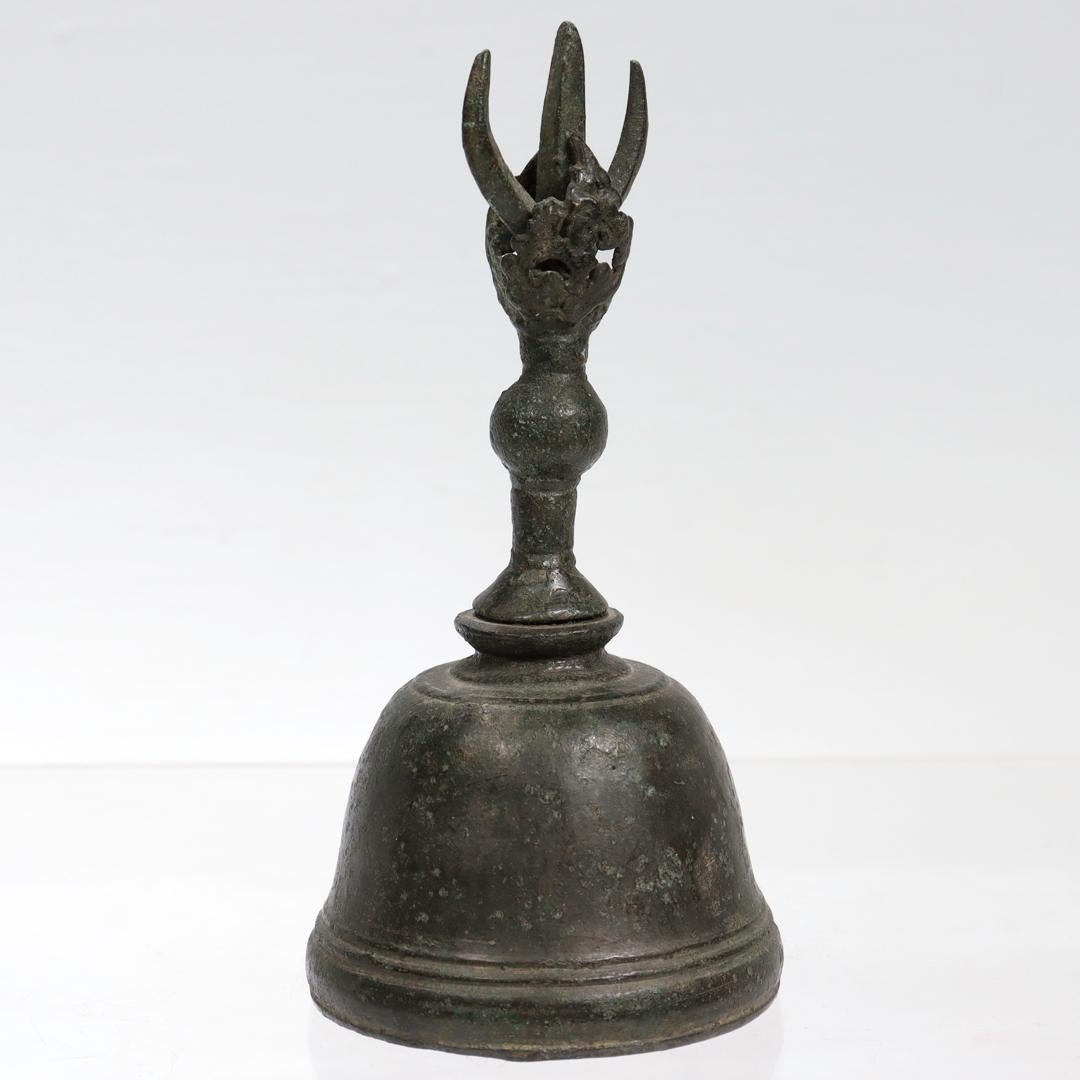 Antike buddhistische Ghanta-Glocke aus Bronze im Angebot 1