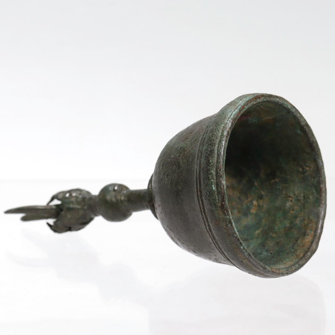 Antike buddhistische Ghanta-Glocke aus Bronze im Angebot 3