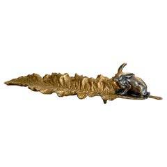 Scultura in bronzo coniglietto su vassoio di foglie, Francia, XIX secolo