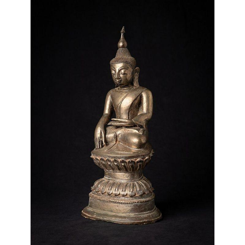 Material: bronze
39,5 cm high 
17,4 cm wide and 12,2 cm deep
Weight: 4.576 kgs
With very beautiful patina, it looks like silver has been mixed into the bronze aloy
Ava style
Bhumisparsha mudra
Originating from Burma
17th century

