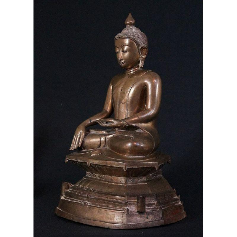 Material: bronze.
Measures: 45 cm high.
28,5 cm wide - 22,5 cm deep.
With traces of original lacquer & 24 krt. gold.
Ava style.
Bhumisparsha mudra.
Originating from Burma.
Late 17th - early 18th century
Casted with a high silver aloy
A very