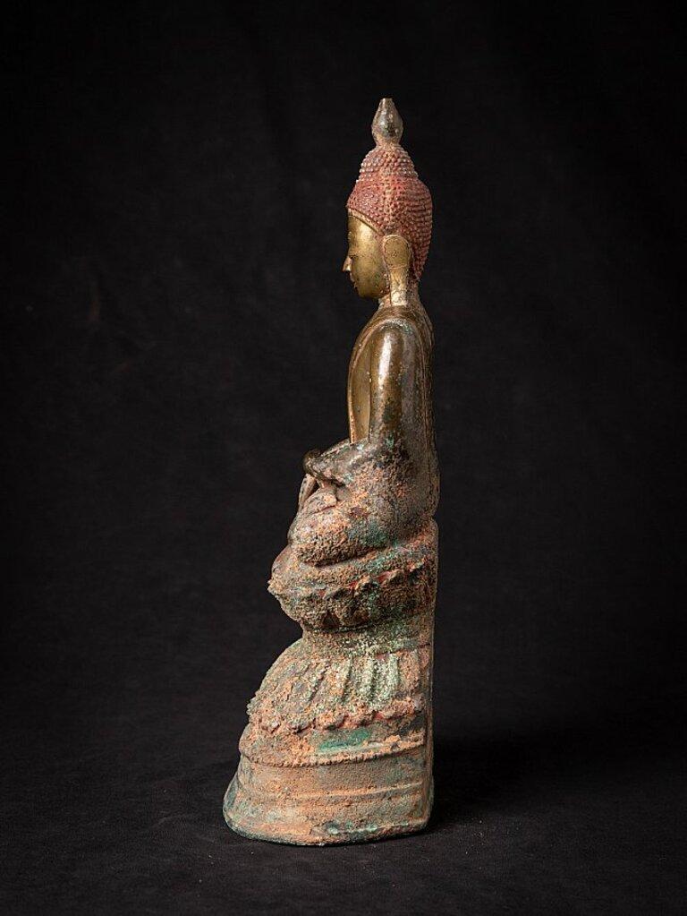 Antique Bronze Burmese Buddha Statue from Burma In Good Condition For Sale In DEVENTER, NL