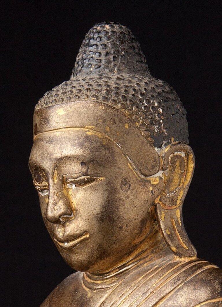 statue de Bouddha birman en bronze ancien provenant de Birmanie  Bouddhas originaux en vente 7